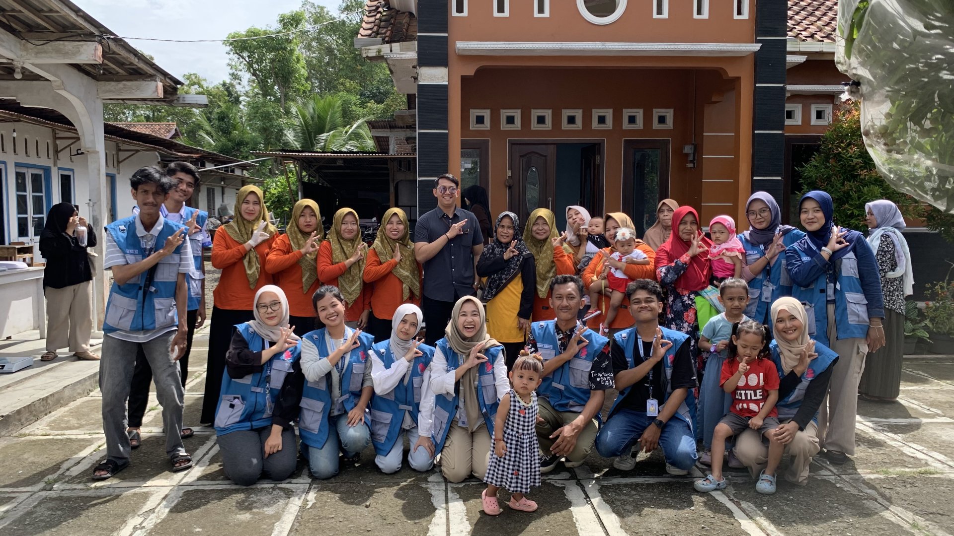 Day 8 : Pendampingan Posyandu mawar 9 di desa Kalisabuk