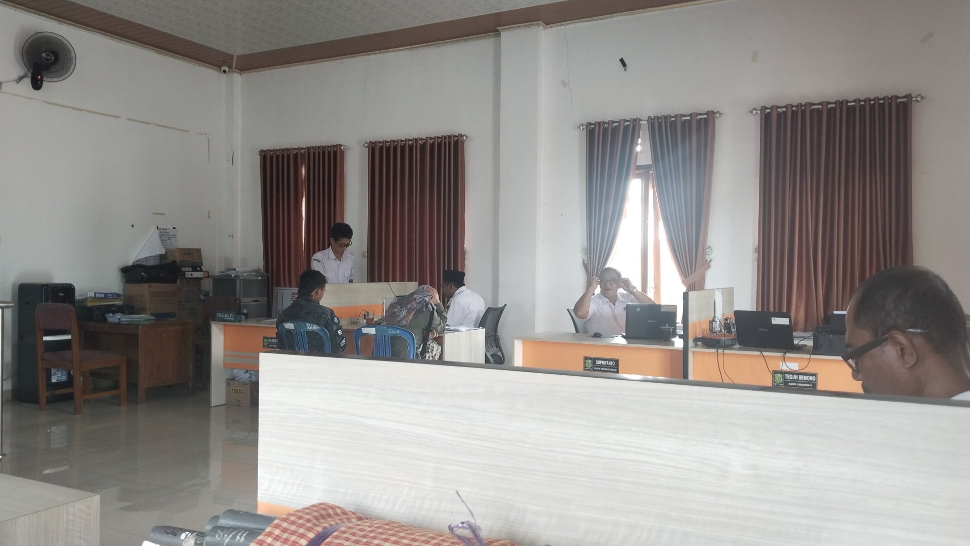 Piket Desa di Balai Desa Susukan