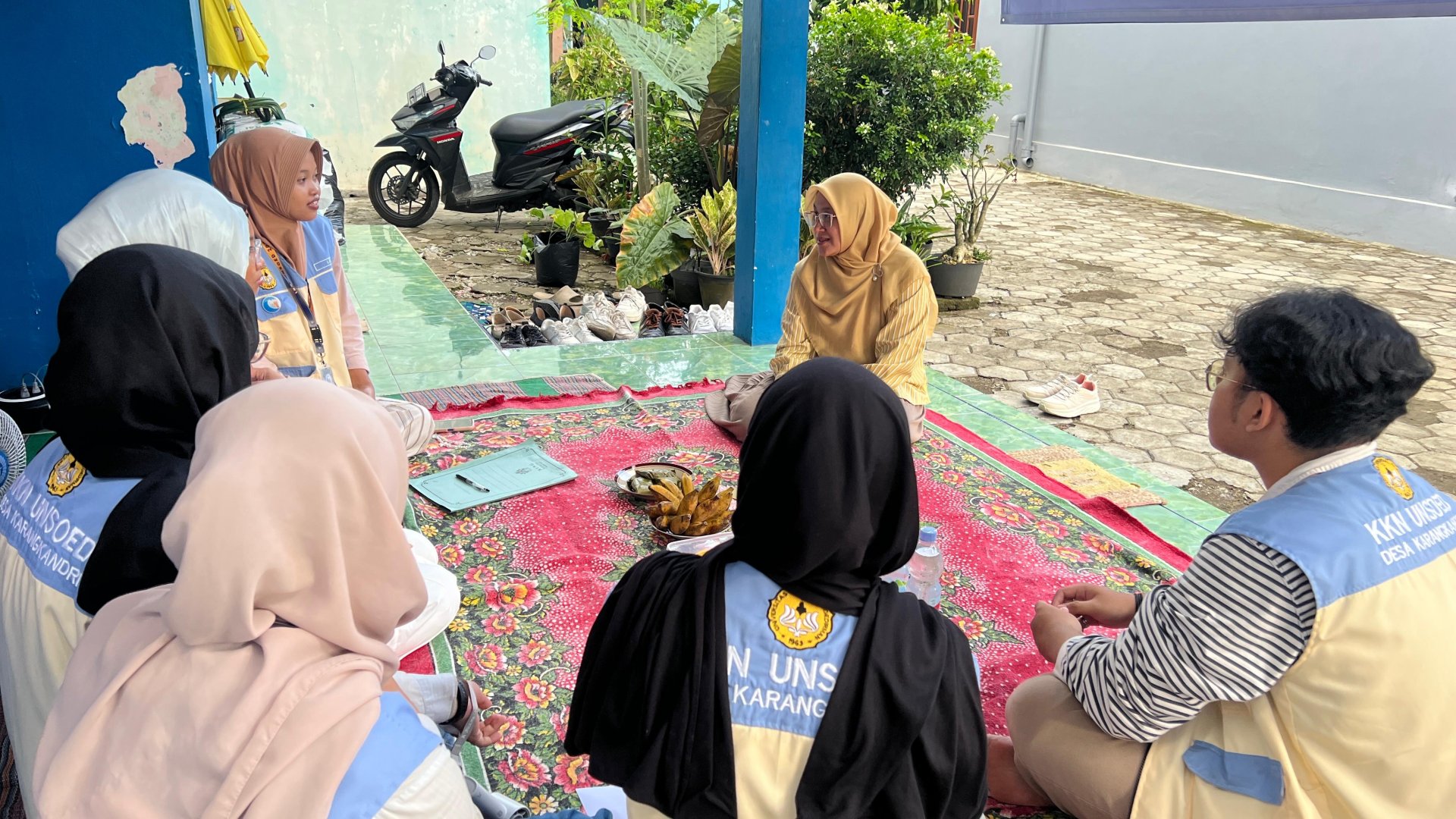 Kunjungan DPL ke posko