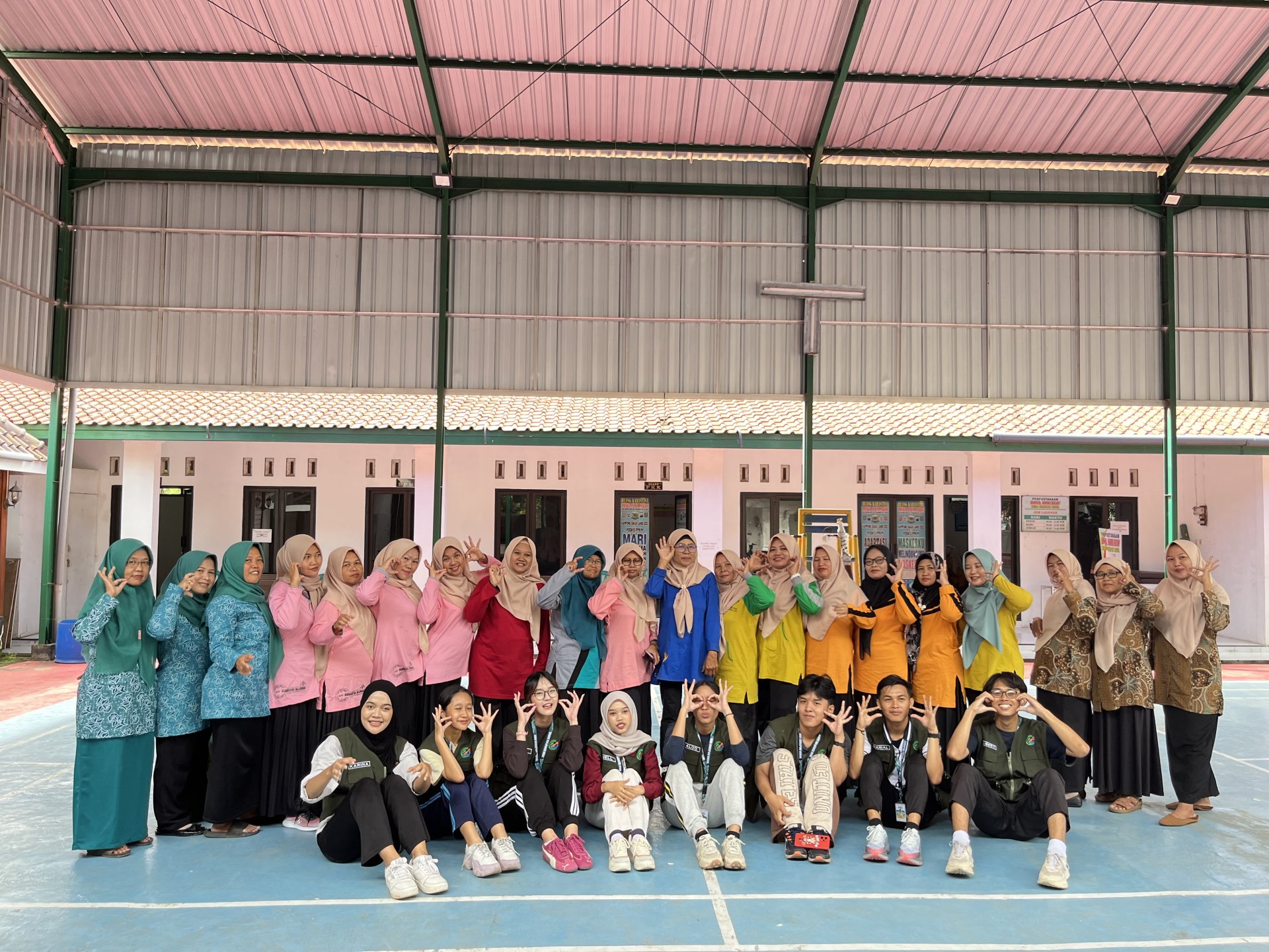 Senam Pagi bersama Ibu-ibu PKK