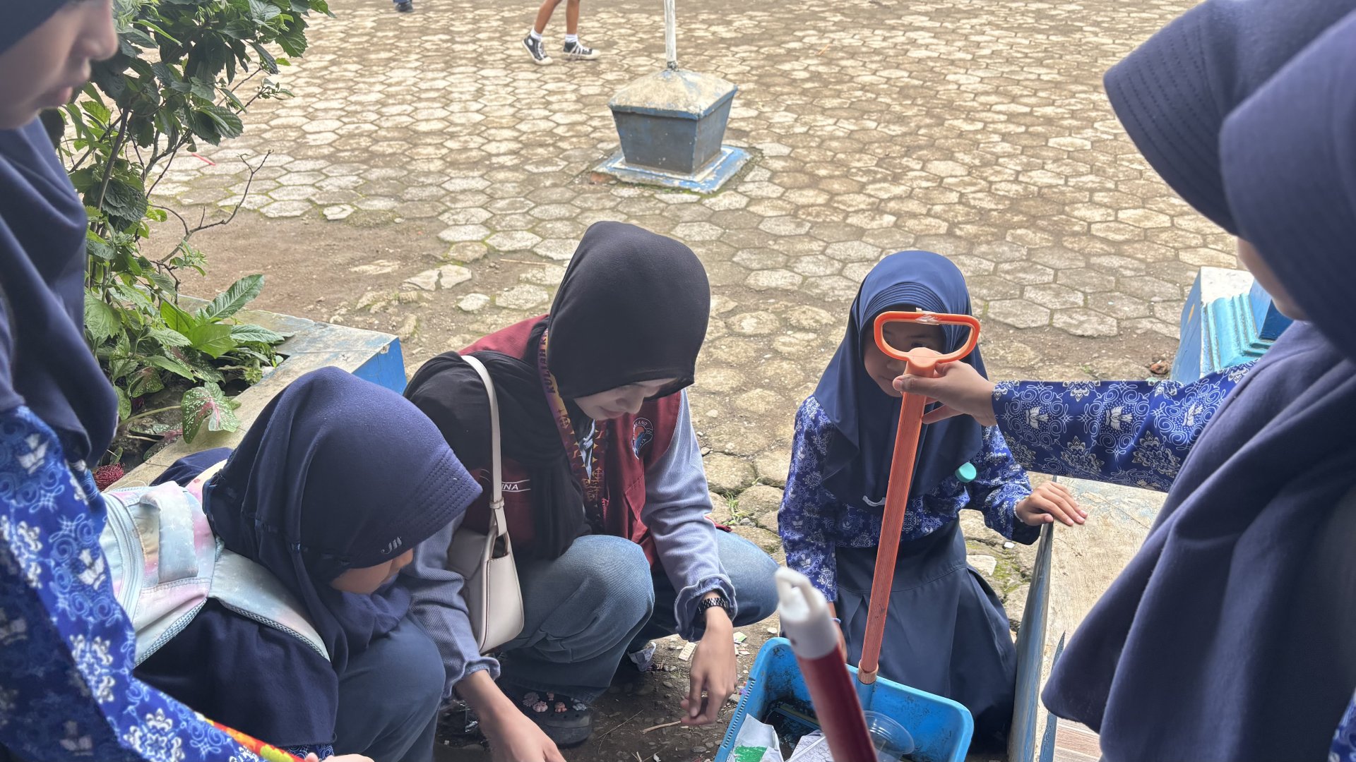 Sosialisasi Lingkungan dan Kesehatan, Persiapan Demplot, serta Pendampingan Kegiatan Keagamaan