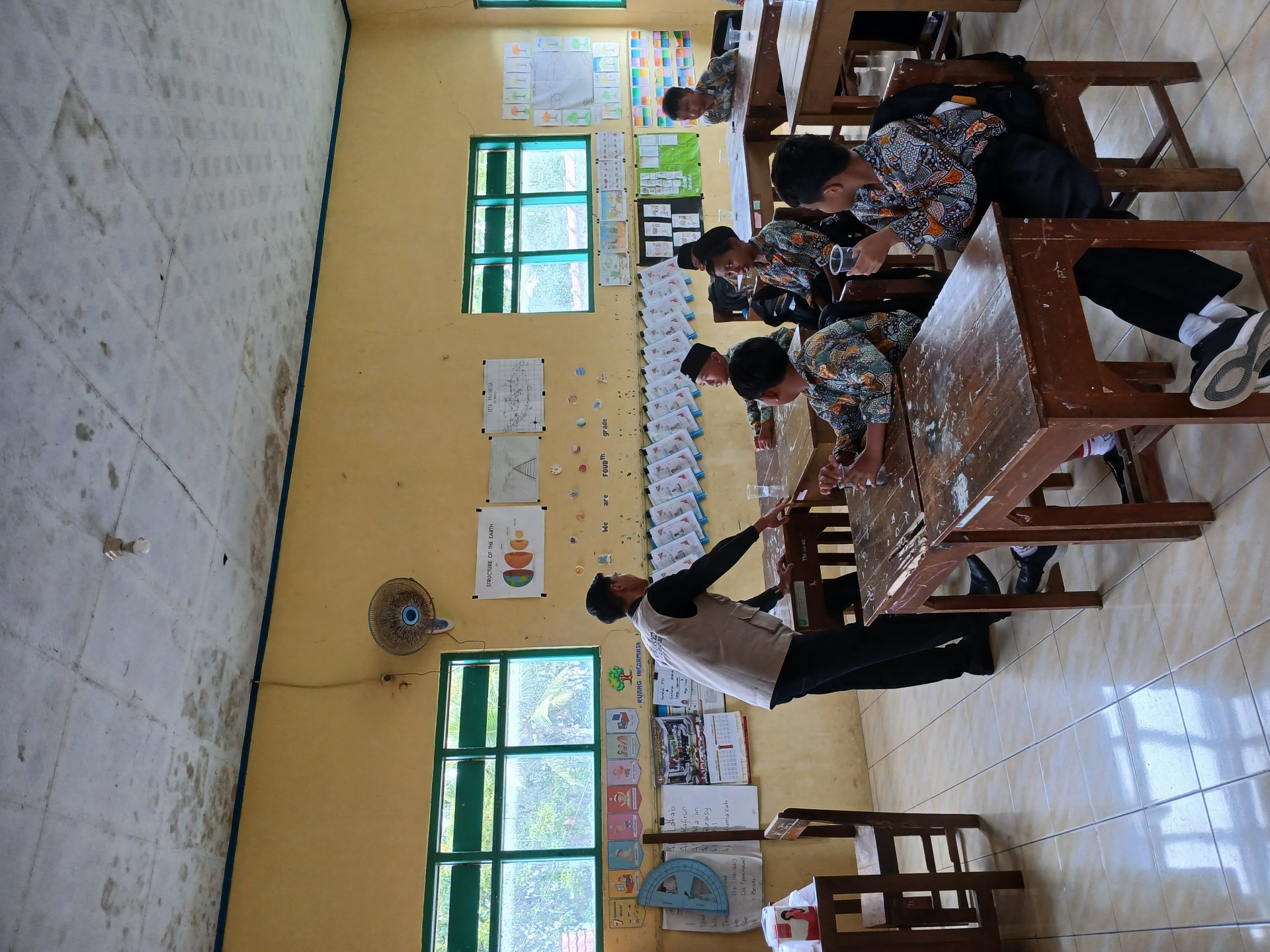 Pembelajaran Pertumbuhan Kacang Hijau melalui Media Kapas dan Air