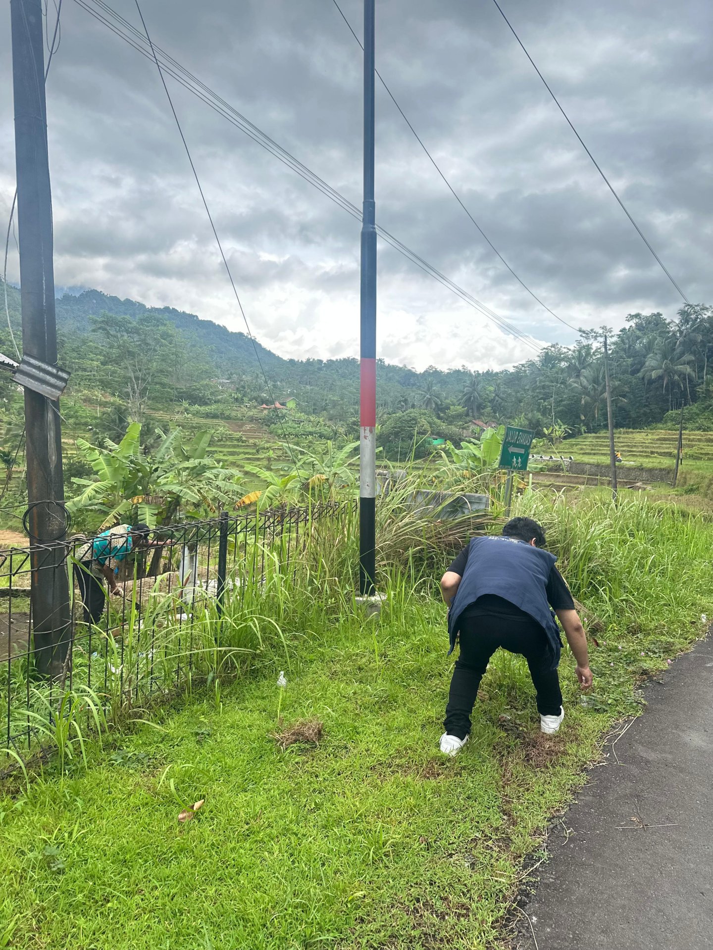 Kerja Bakti Balai Desa
