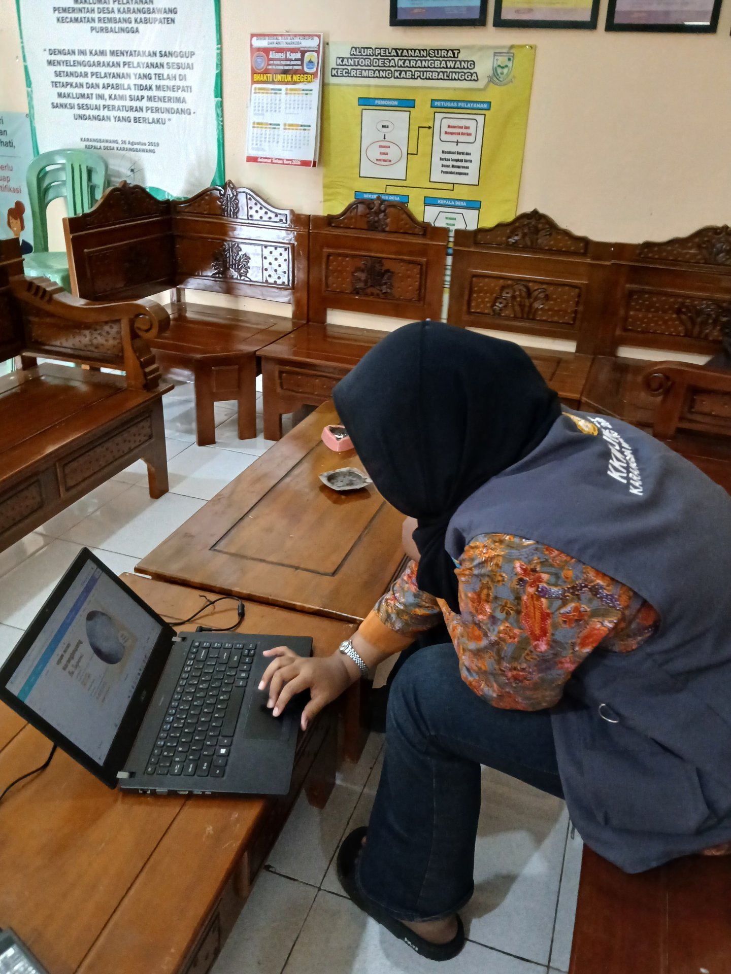 Program Kerja Bidang Ekonomi Pembuatan Desain Sticker Label UMKM Opak