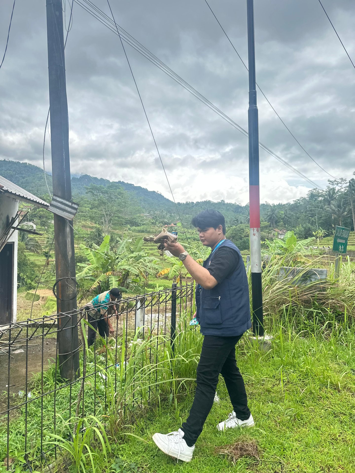Kerja Bakti Dalam Rangka Hari Desa di Balai Desa Kalikesur