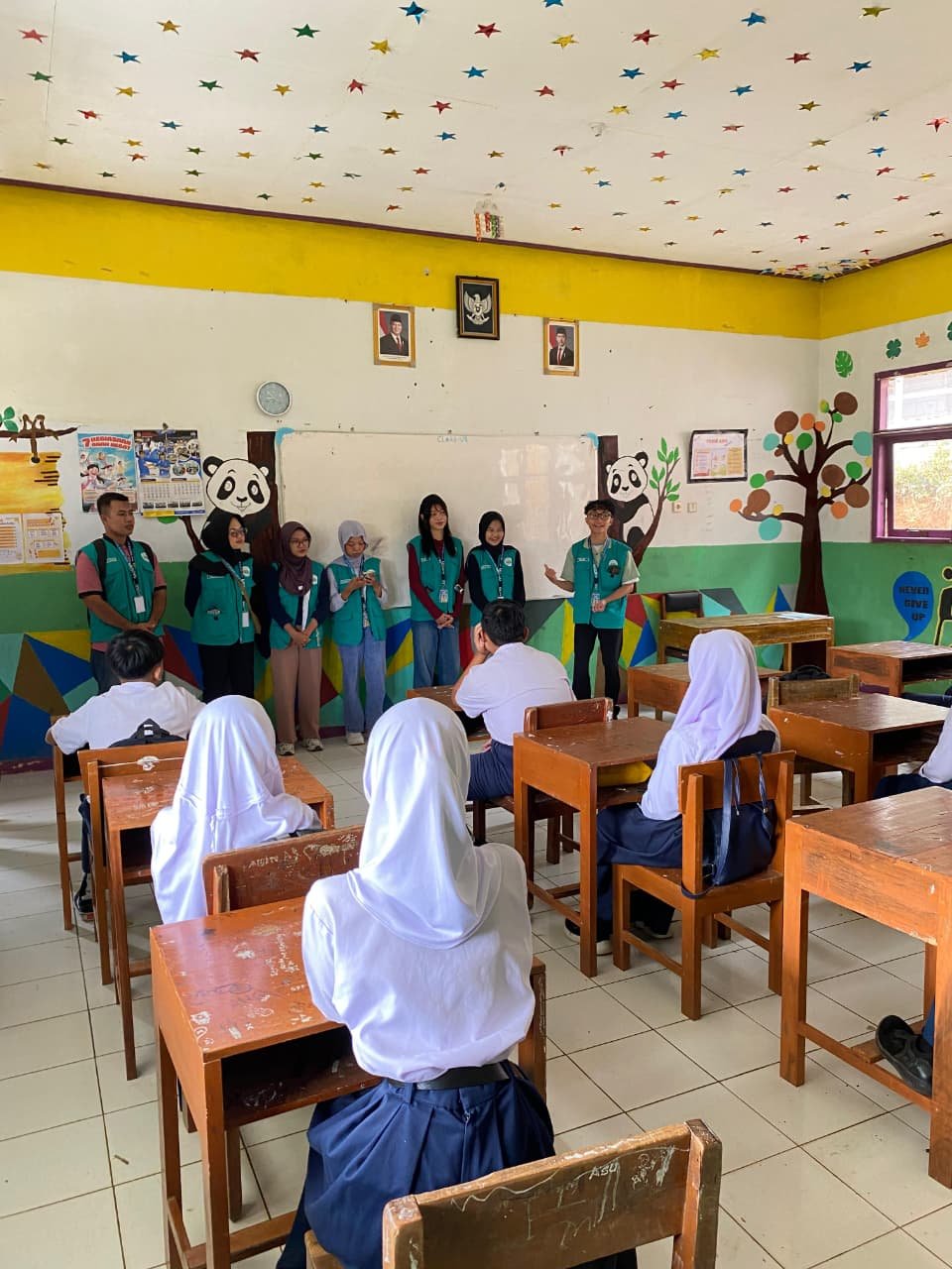 ngajar di SMP dan penanaman