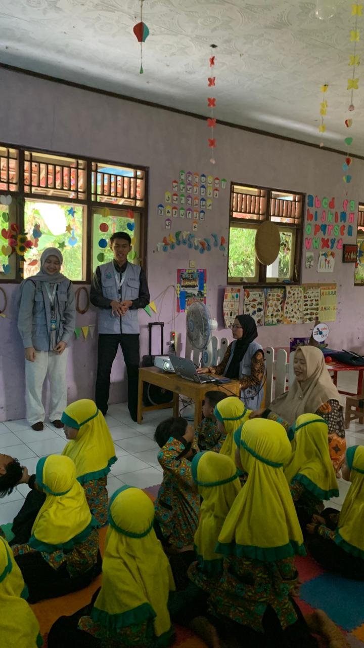 sosialisasi mengenal profesi di tk yplp bm pgri jatimulyo