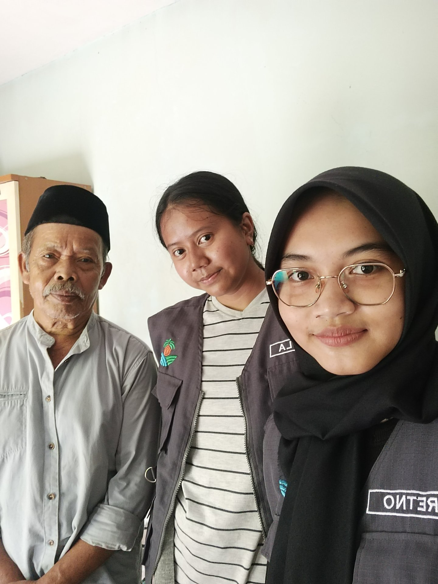 Mengunjungi tokoh masyarakat