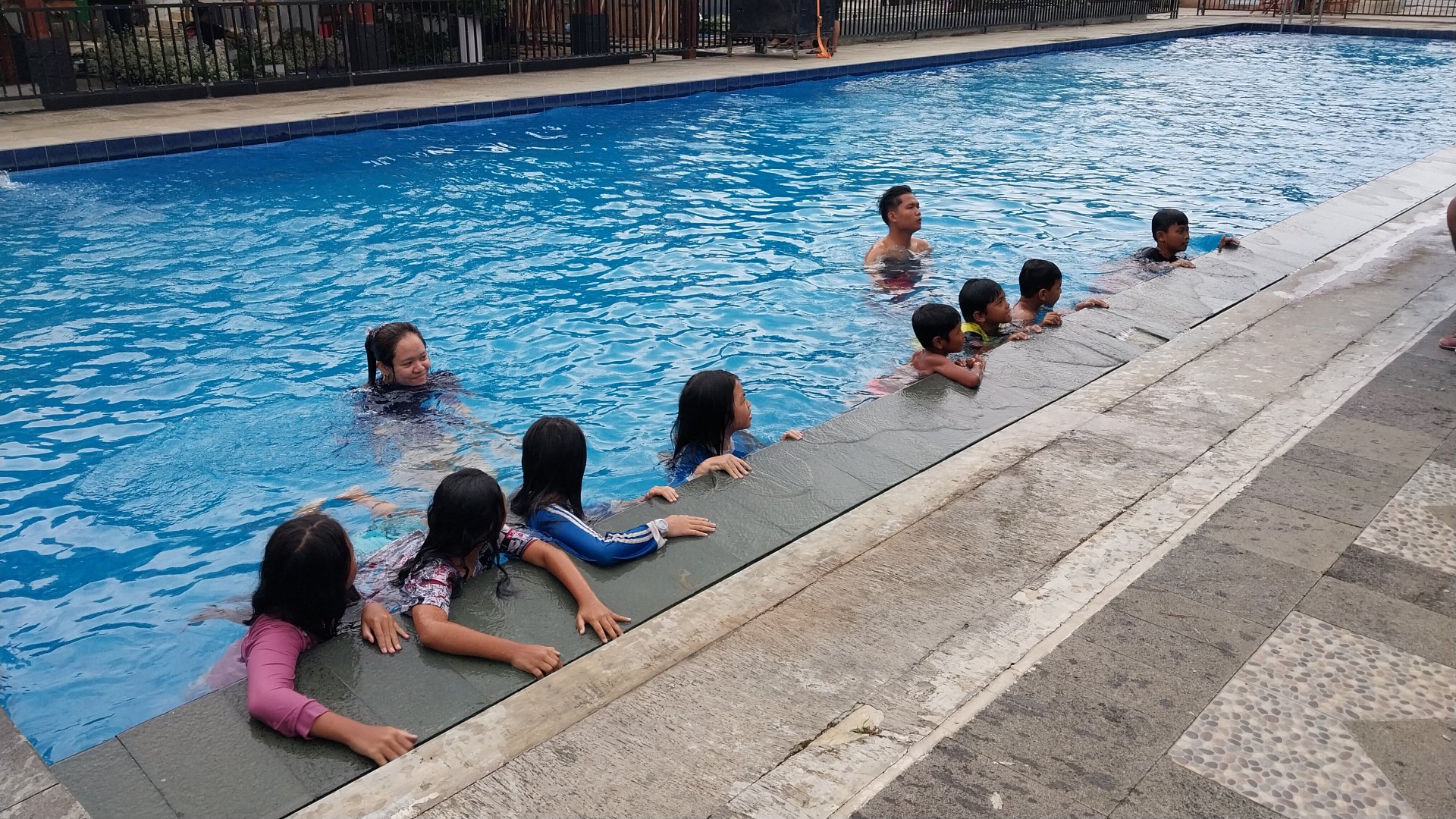 pelatihan renang dasar untuk anak sd