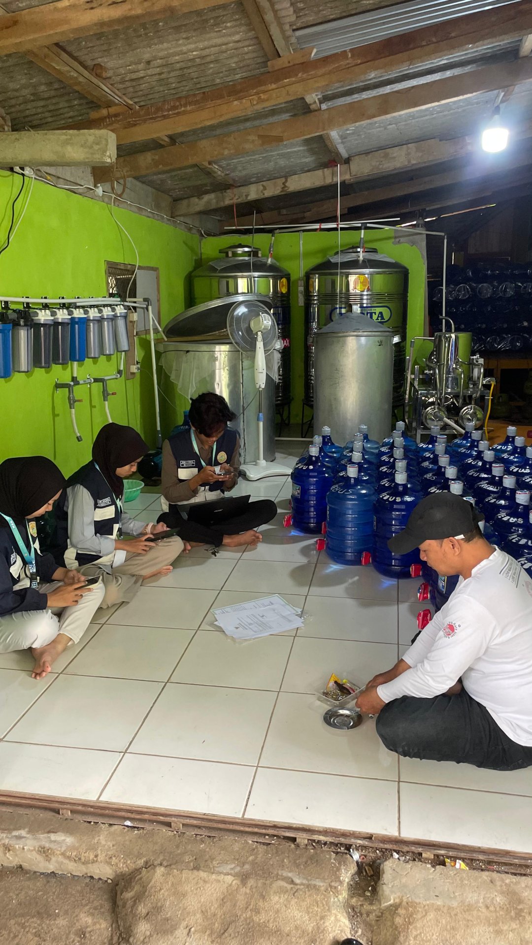 Mendukung Legalitas Usaha Warga melalui Pendataan UMKM dan Sosialisasi Pembuatan NIB di Dusun Kemutug