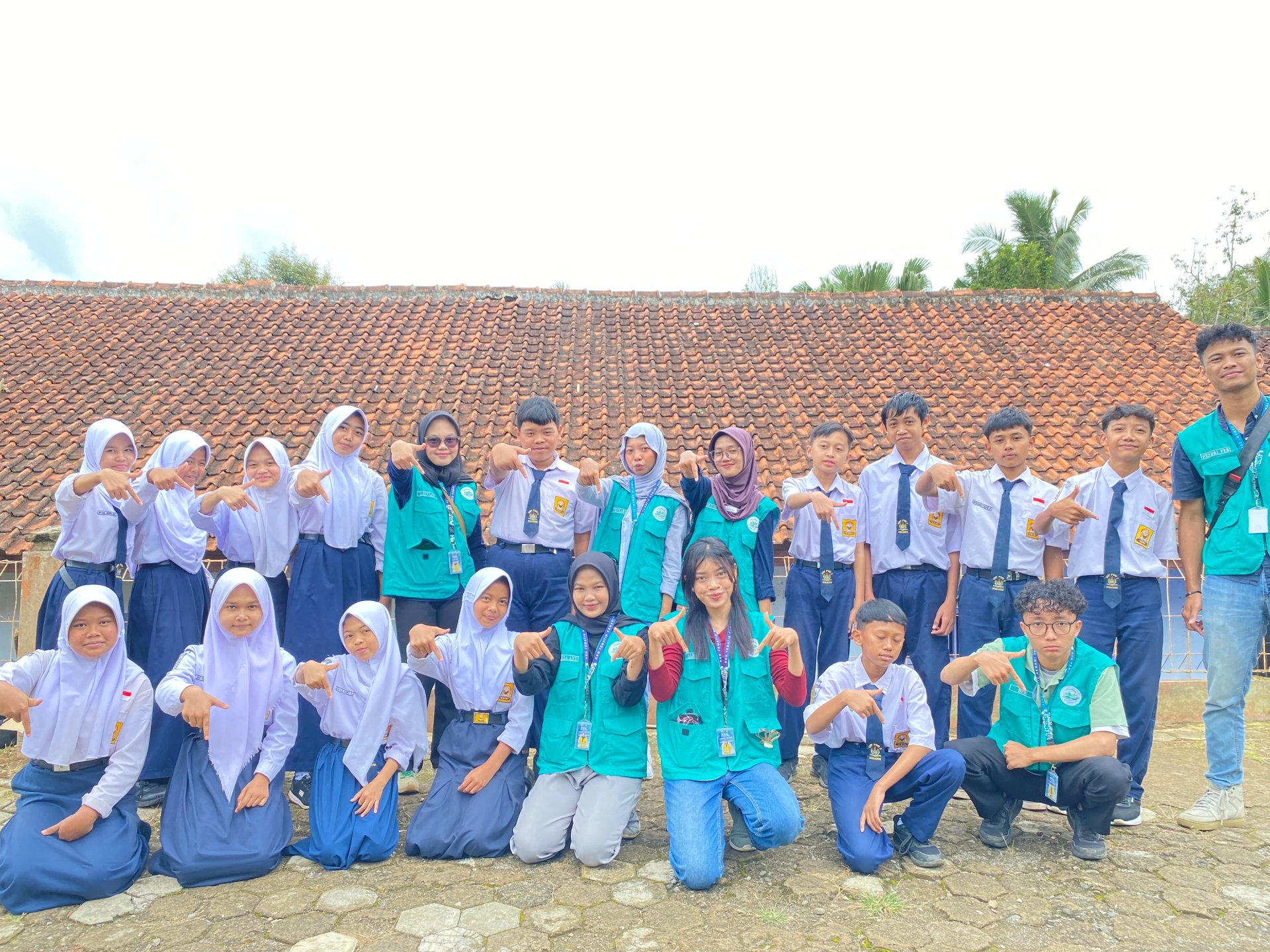 Pelaksanaan Penanaman Tanaman Hortikultura, Koordinasi Program Pendidikan, Persiapan Sosialisasi UMKM, dan Finishing Rambu Evakuasi