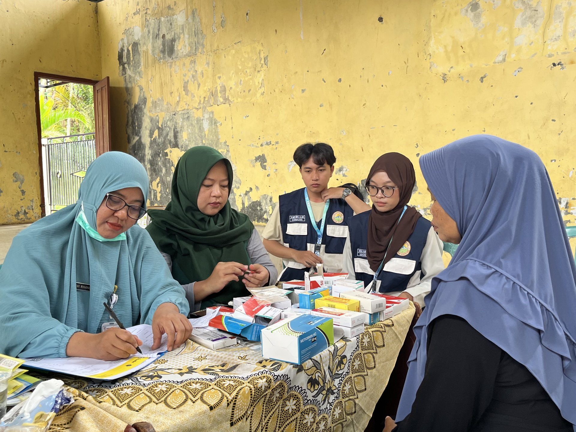 Pendampingan PROLANIS di Balai Desa Tirip