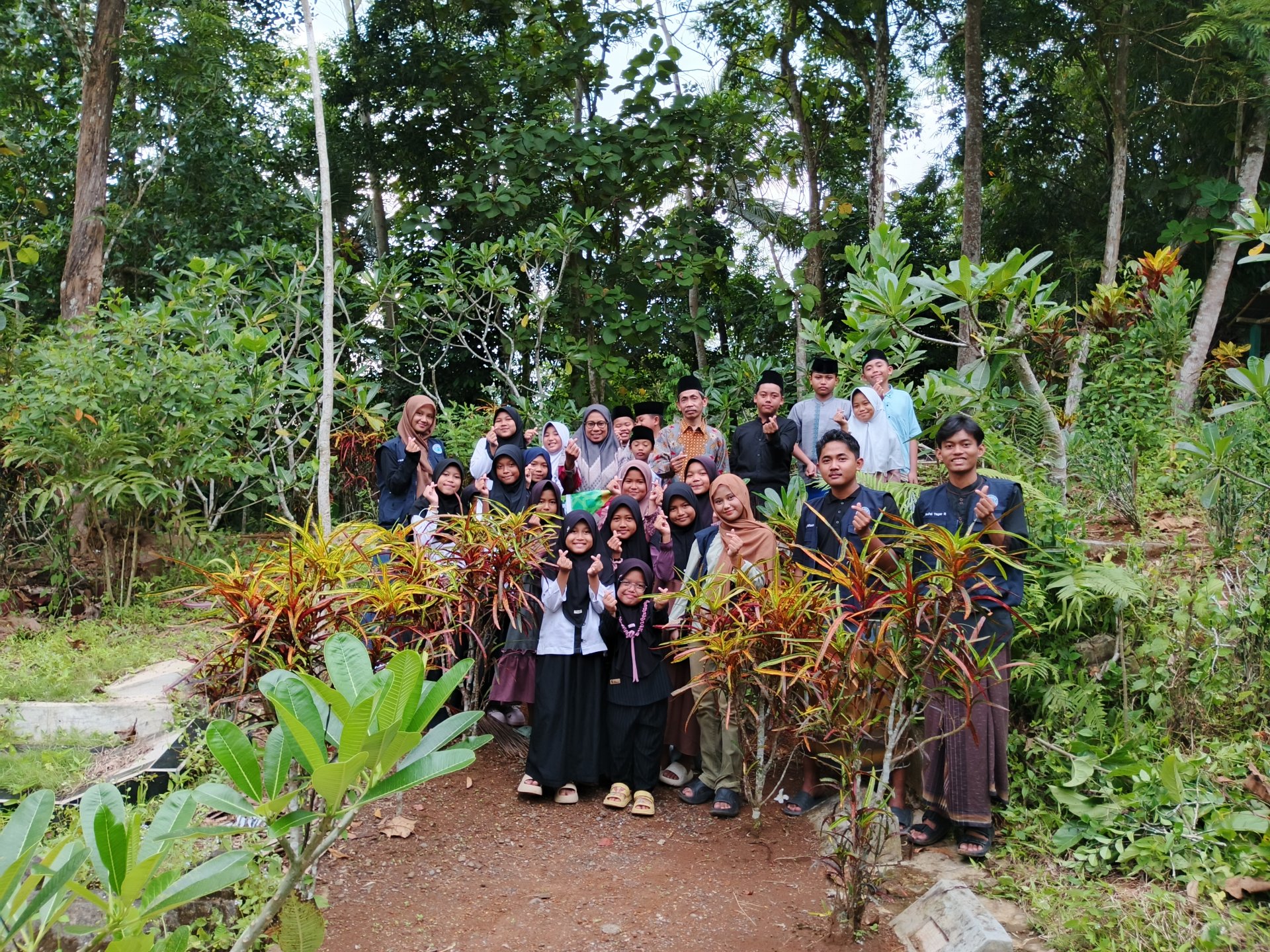 Mengikuti ziarah kubur TPQ