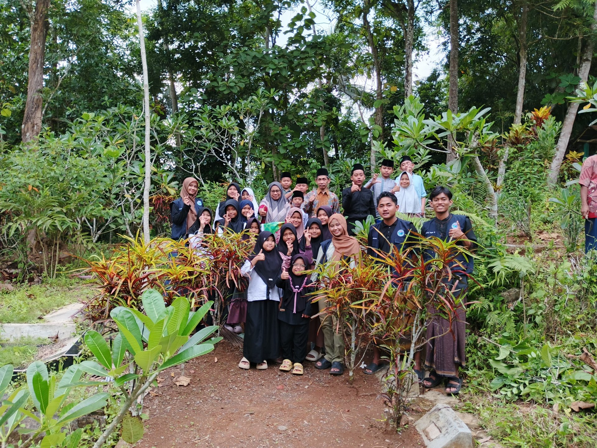 Ziarah ke Makam Pendiri Masjid Baitul Huda