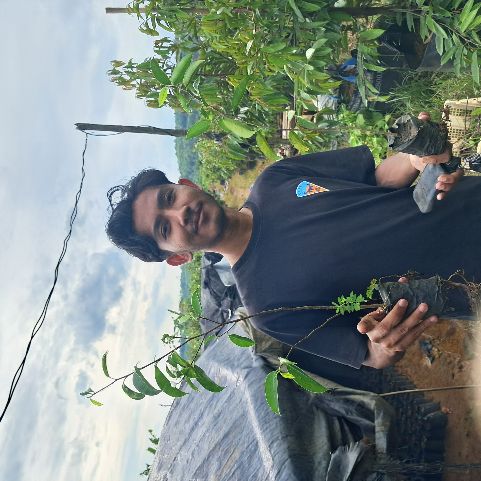 KKN Hari Kesembilan Mencari Bibit Tanaman Dan Mengikuti Peringatan Isra Miraj Di Masjid