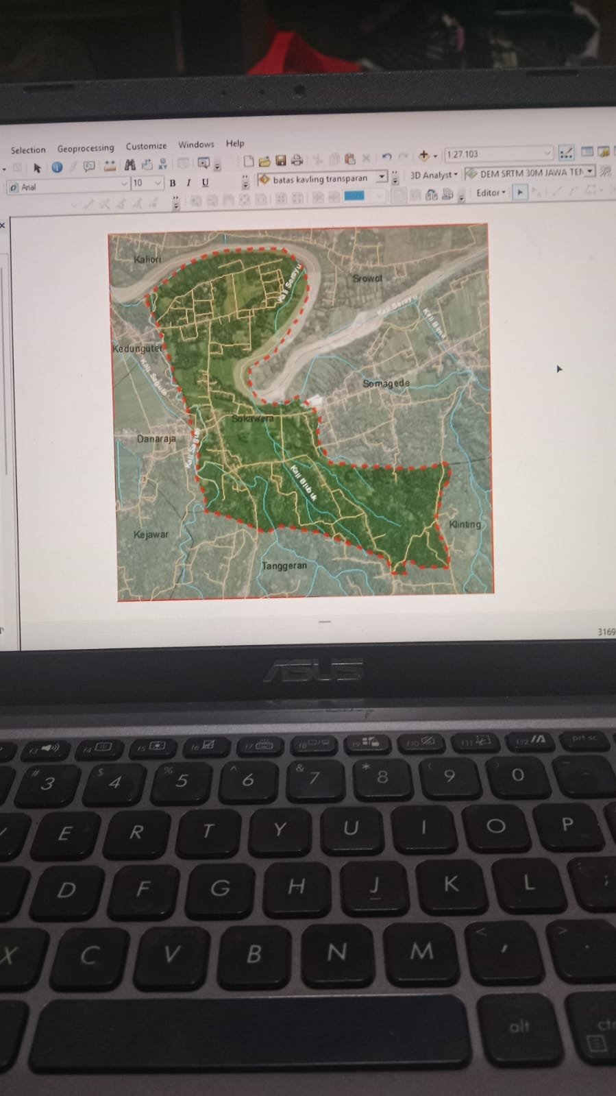 Menambahkan batas-batas RW pada peta administrasi desa sokawera