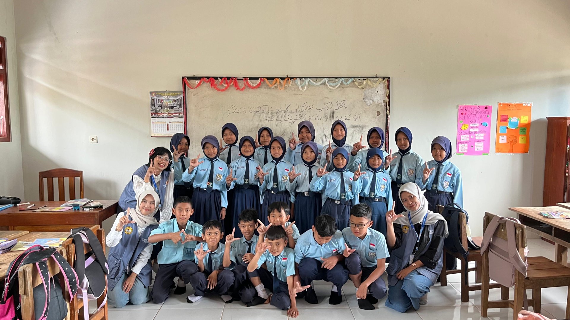 Lancar Mengajar dan Pembuatan Kolam Budidaya Azolla