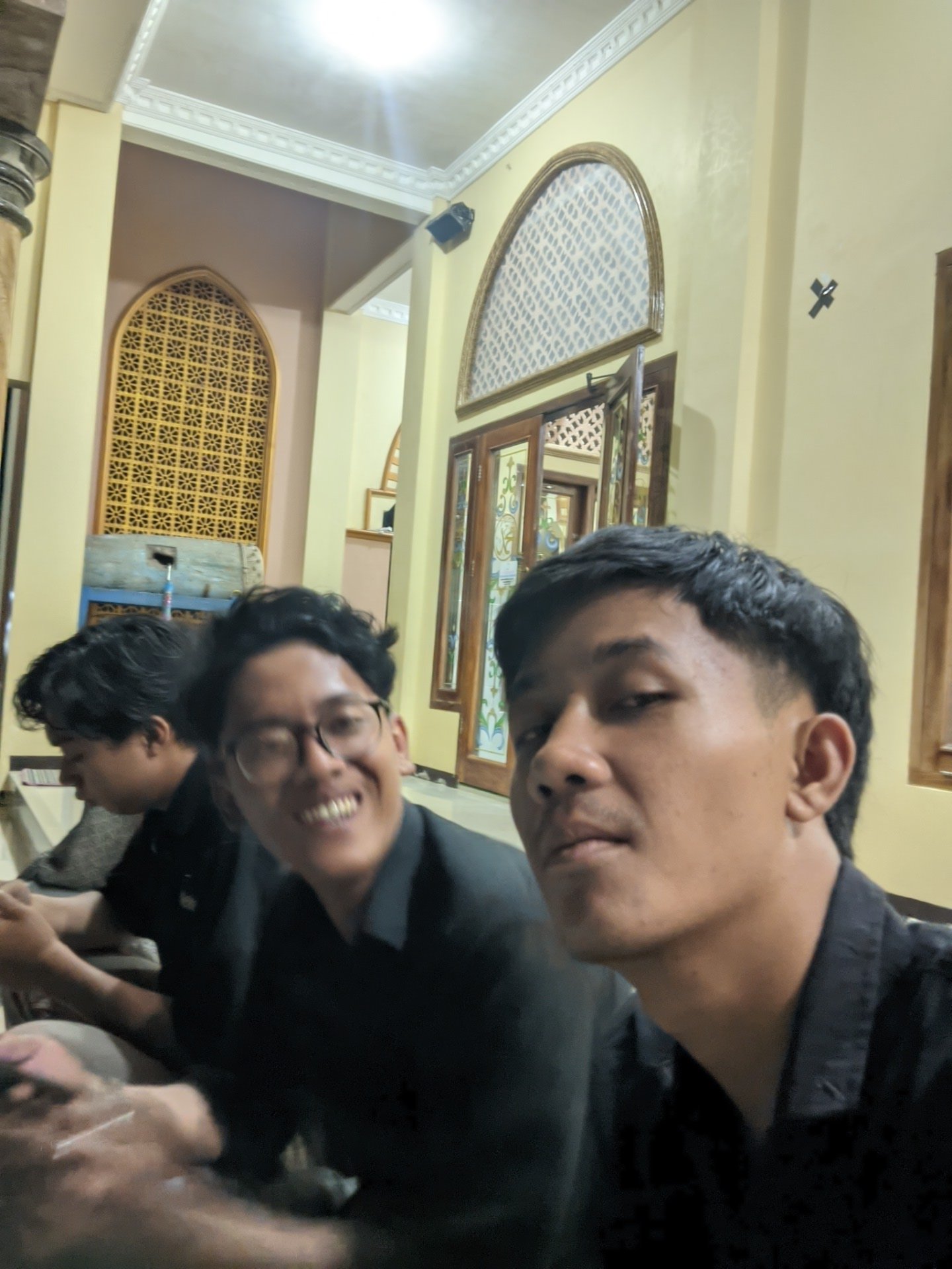 Mengikuti rajaban di lingkungan posko