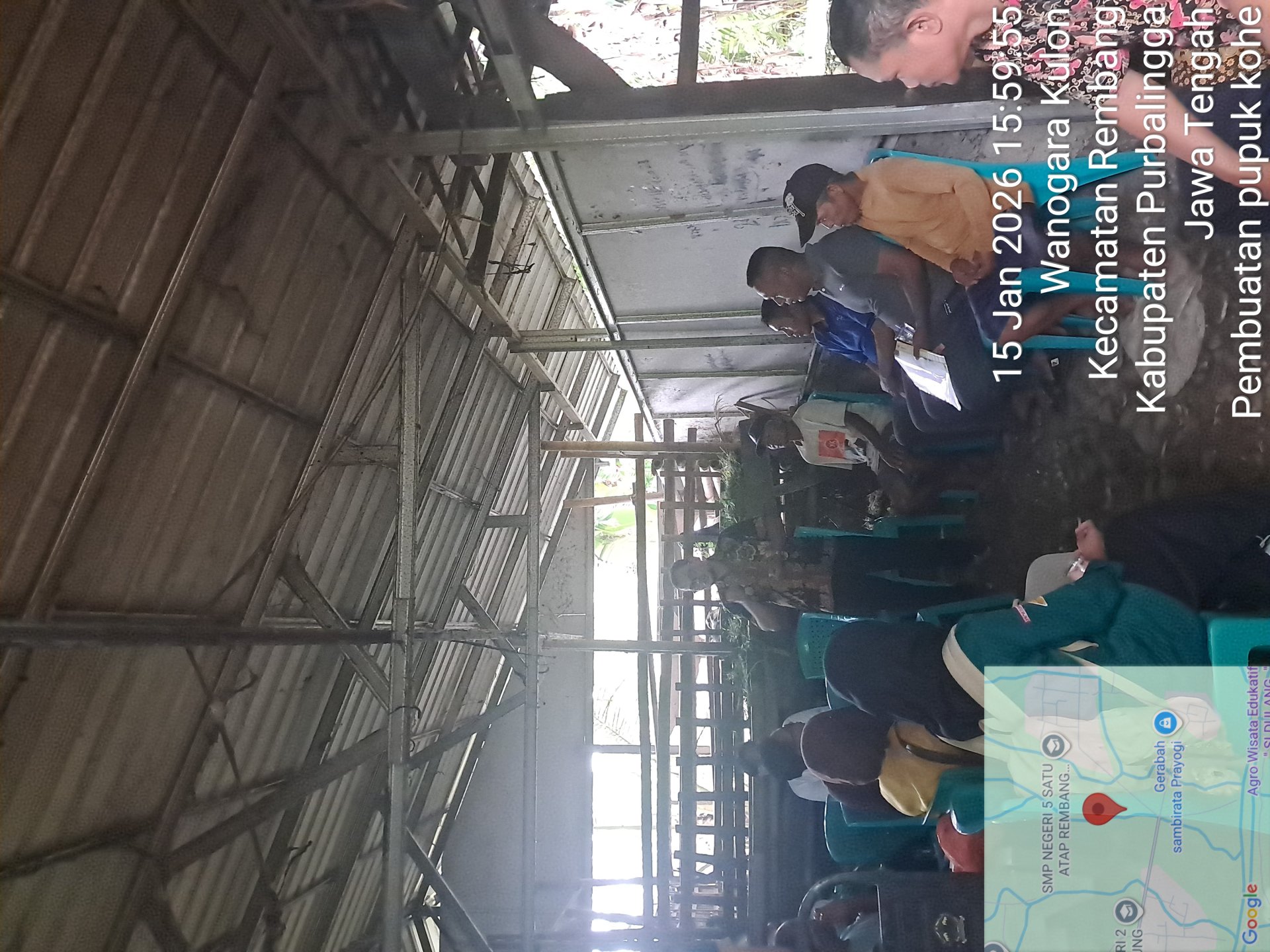 Pembuatan pupuk kotoran hewan bersama BPP dan Pak Wanto