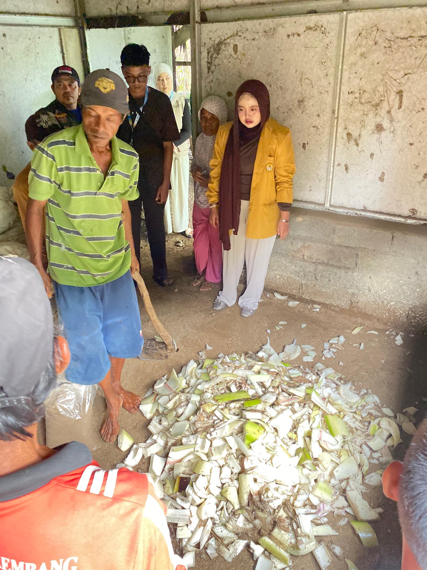 Pertemuan bersama DPL dan Kepala Desa dan Pembuatan Pupuk Kotoran Hewan