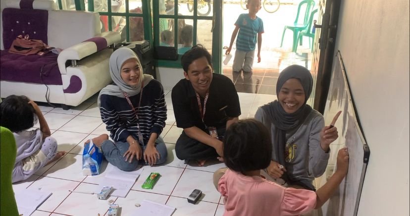 Kegiatan Bimbel di sekitar lingkungan desa planjan