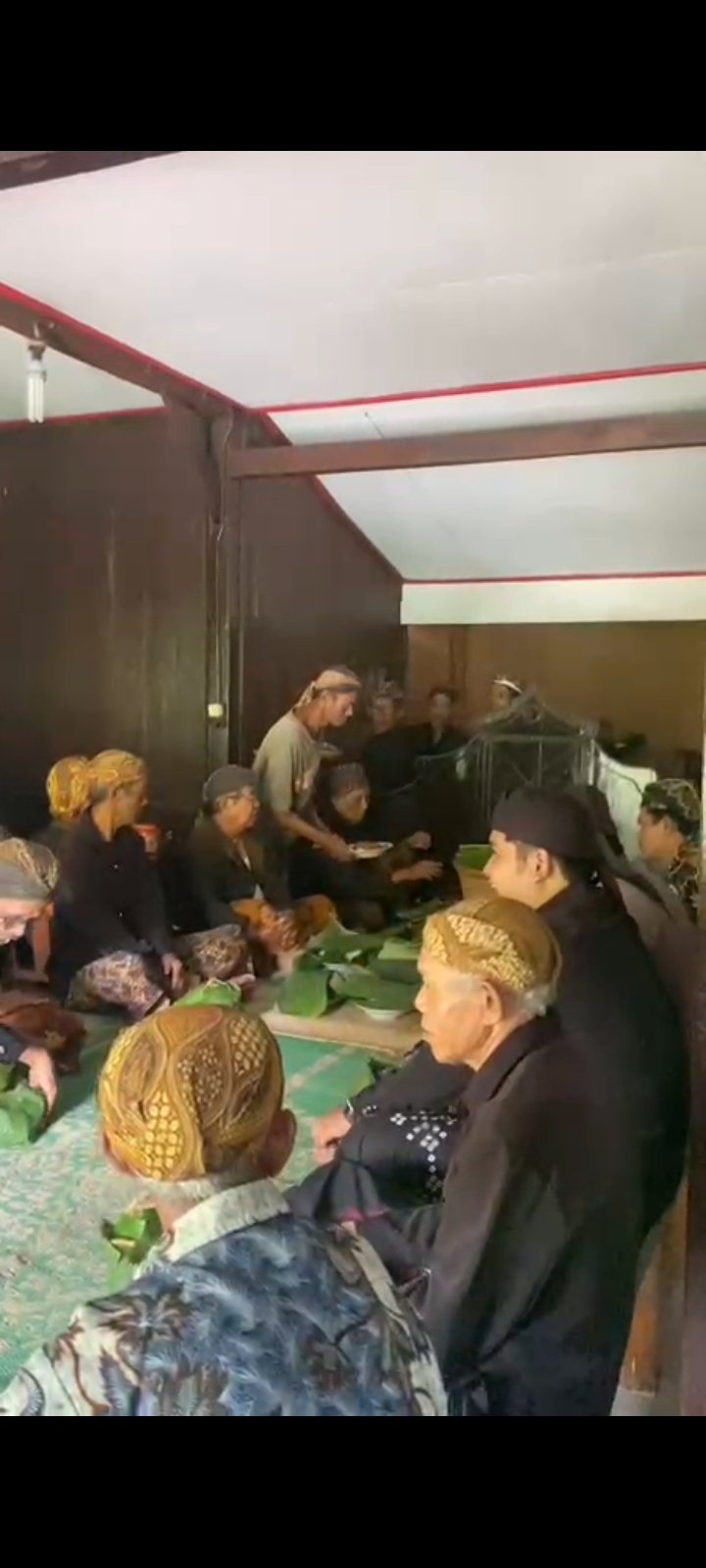 Partisipasi Dalam Acara Adat Kenduren Desa Keleng