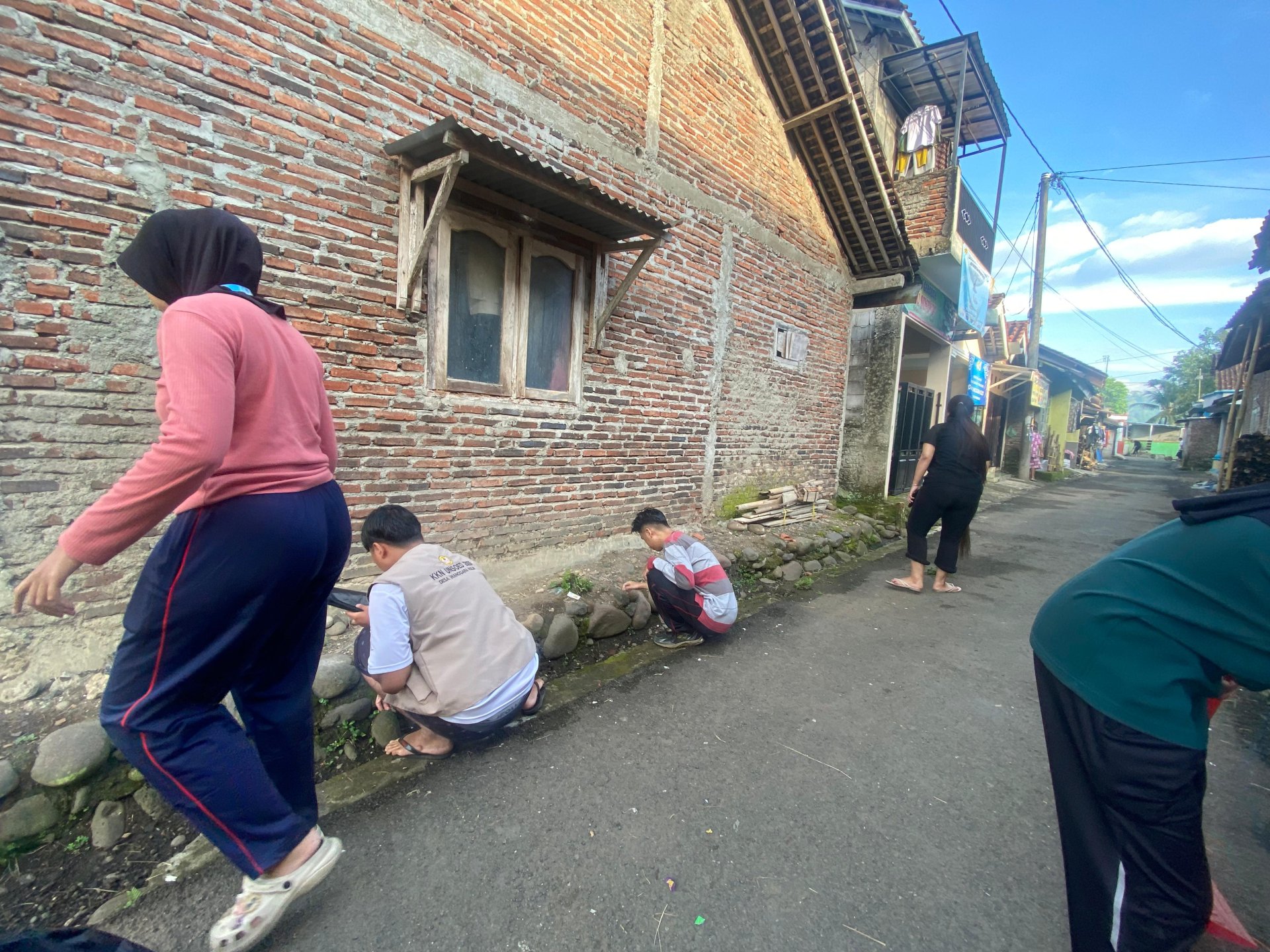 Kerja bakti di dusun sambirata