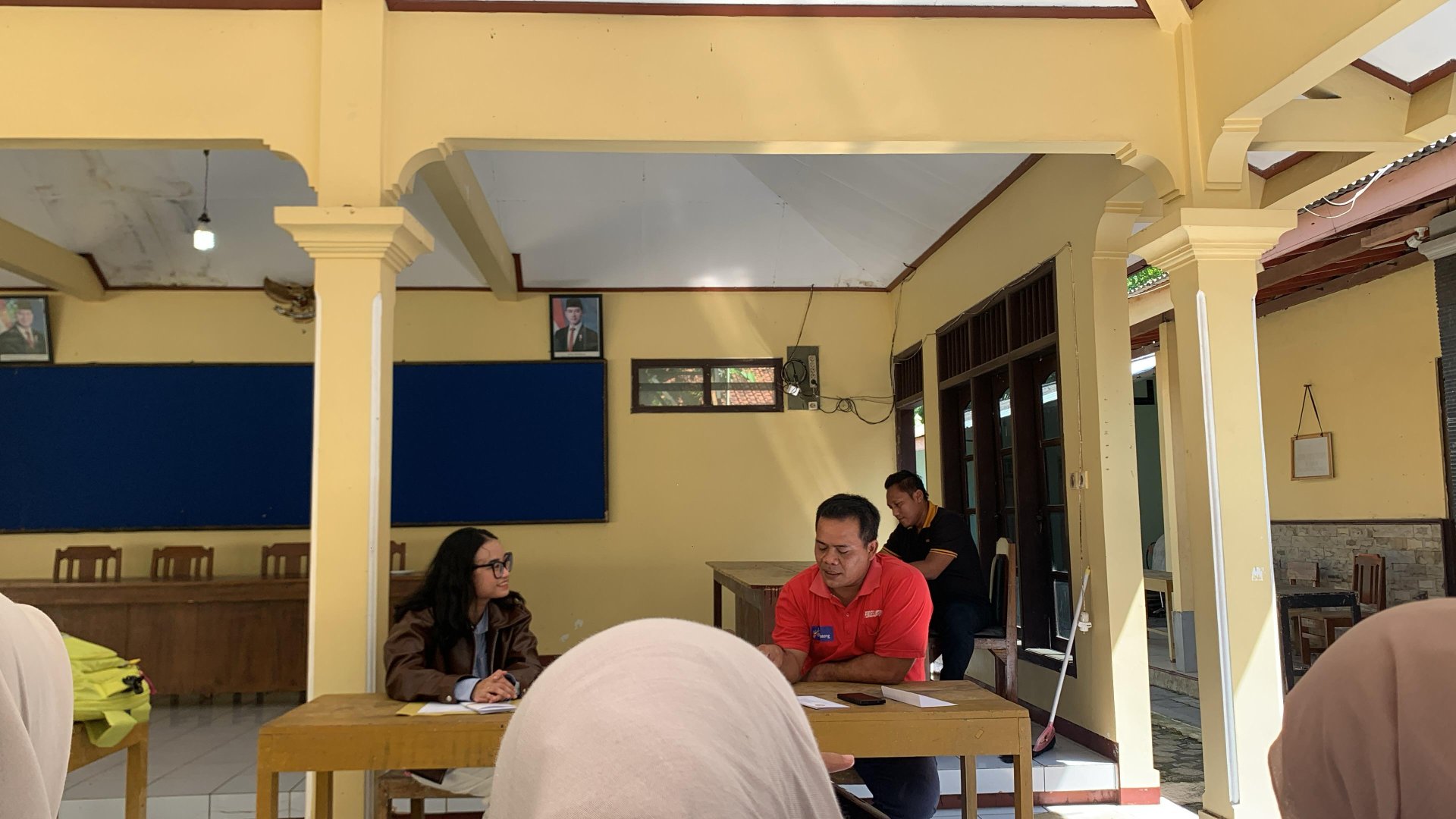 kunjungan ke balai desa dengan ibu dpl bersama pak kadus dan sekdes