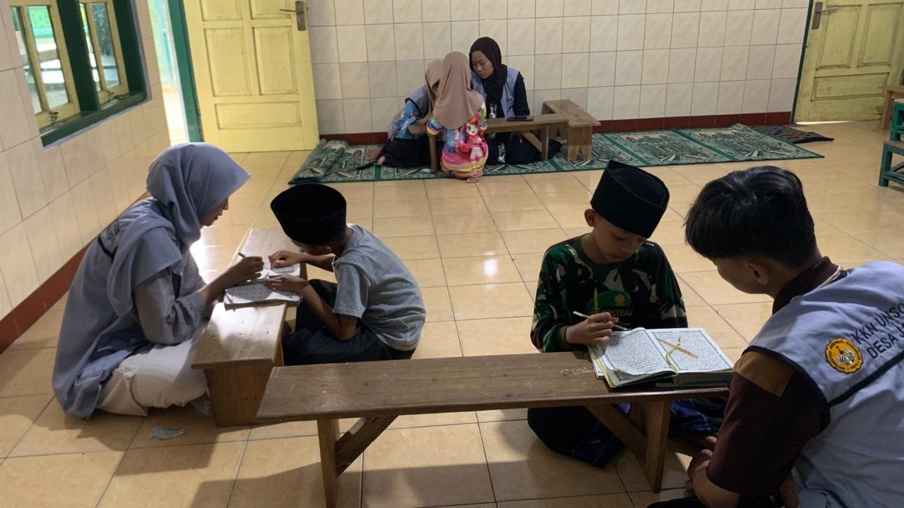 mengajar mengaji di tpq masjid jatimulyo