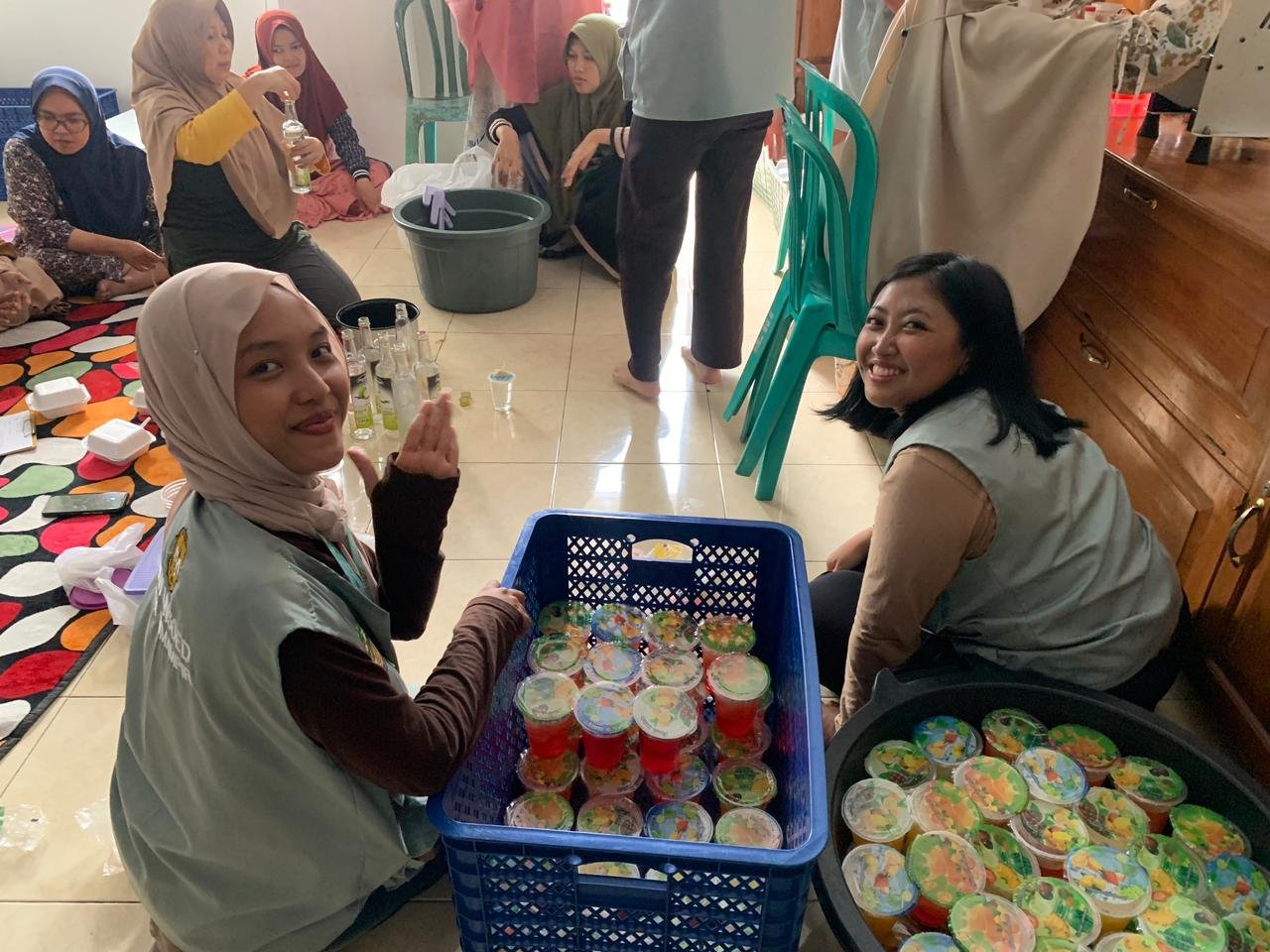 Membagi Jumat Berkah di Masjid Jami' Nuruul Iman Desa Sumampir