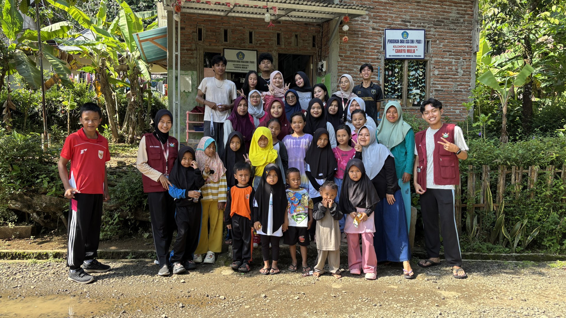 Senam Aerobik bersama Ibu-ibu