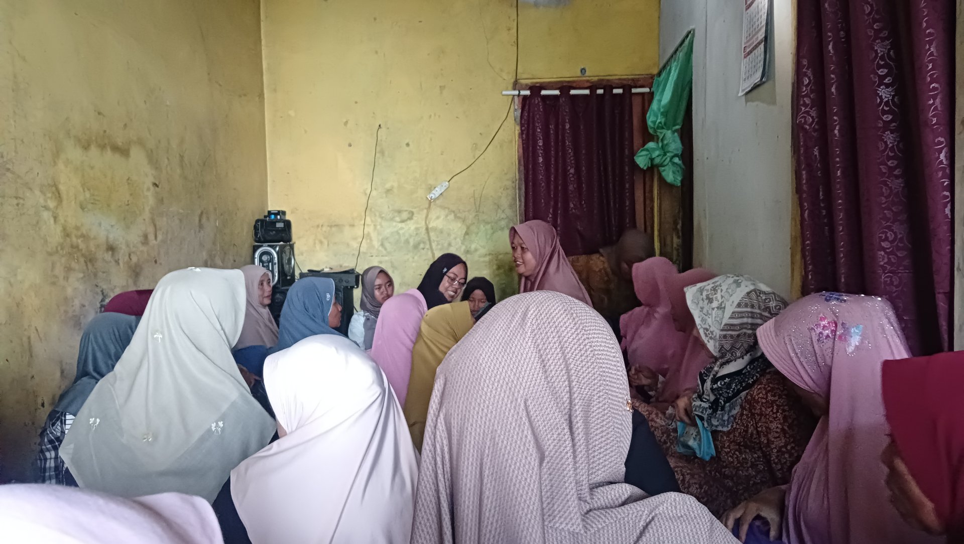 Ikut yasinan bersama ibu ibu