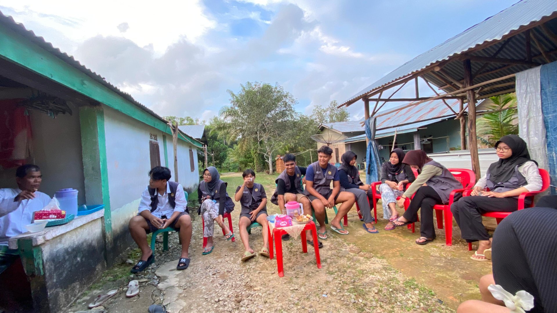 Bekelakar (ngobrol) dengan Tetangga