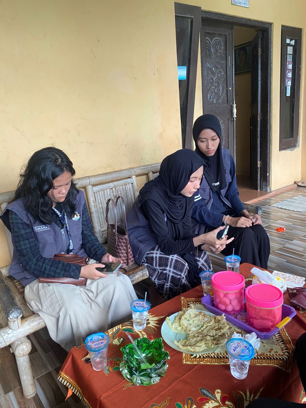 Membantu kegiatan pembuatan Qris dari bidang ekonomi