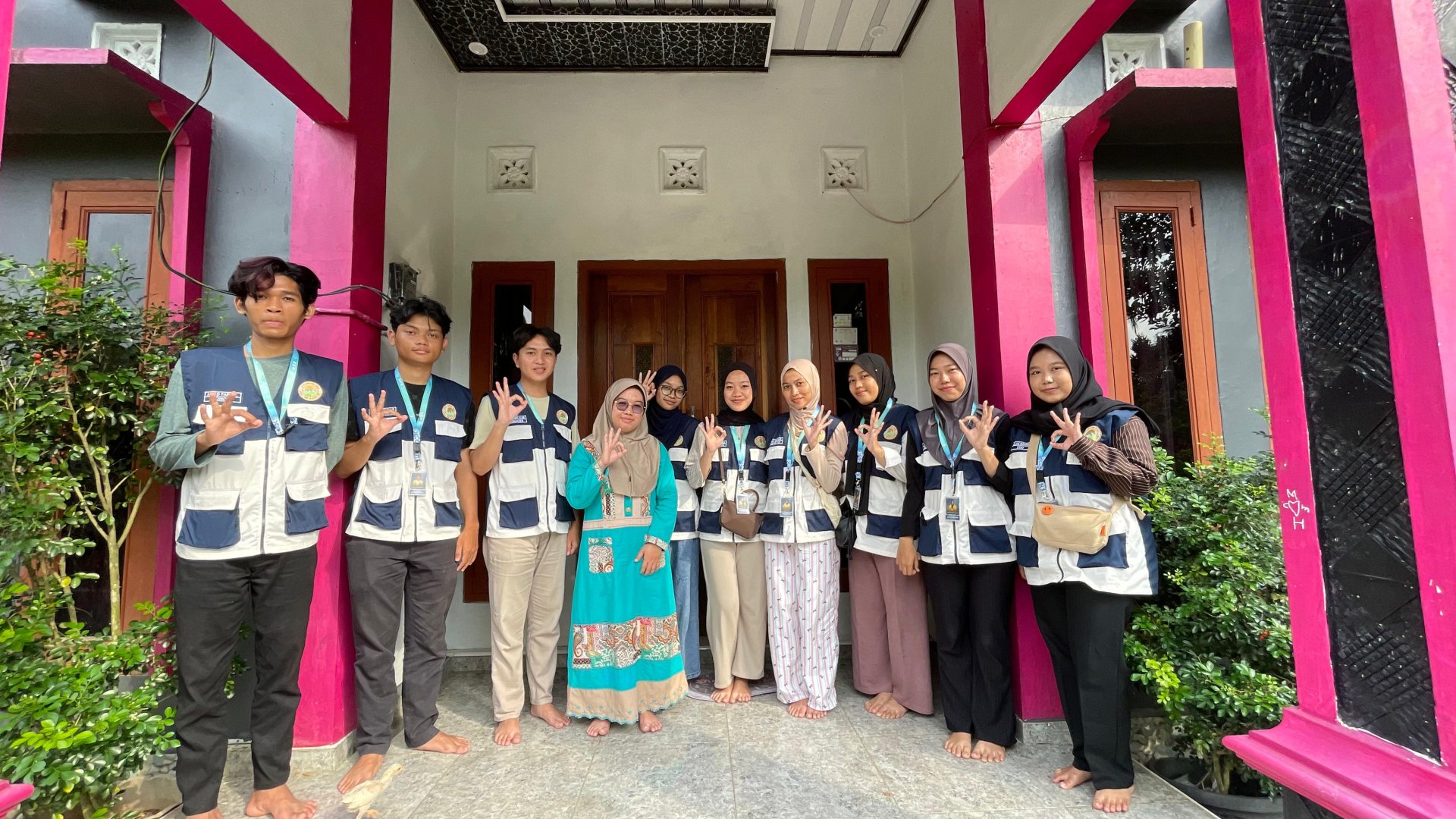 Mengunjungi Kediaman Kepala Dusun dan Koordinasi Kegiatan Penanaman Cabai untuk Ibu-Ibu Dusun Kedawung.