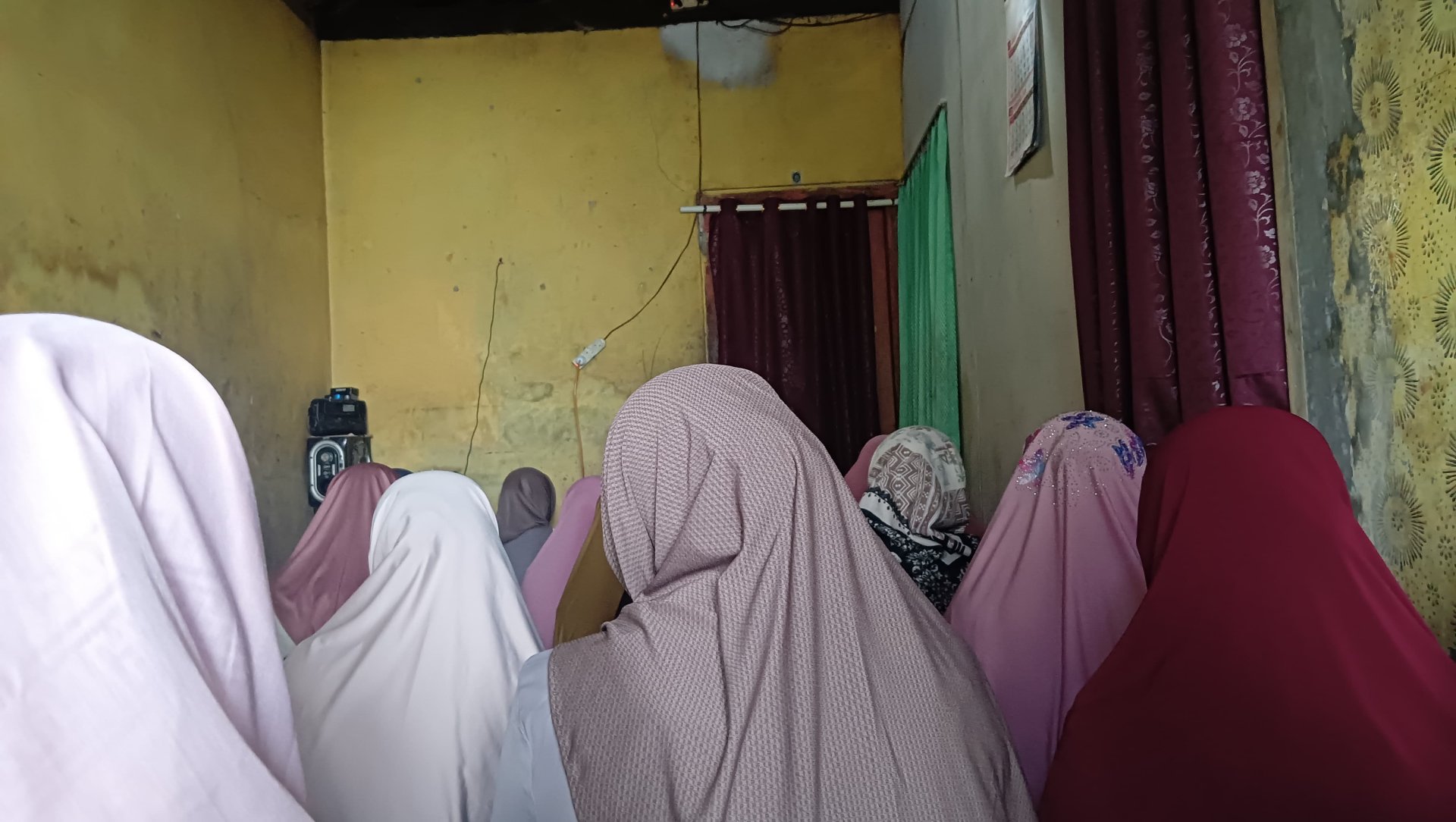 Mengikuti yasinan di Dusun Panerussn