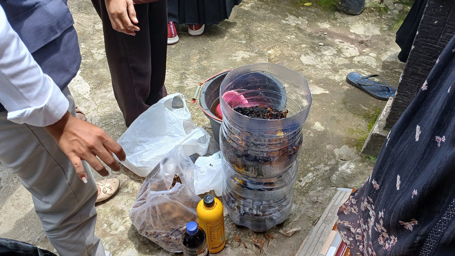 Sosialisasi Pembuatan Komposter Sederhana