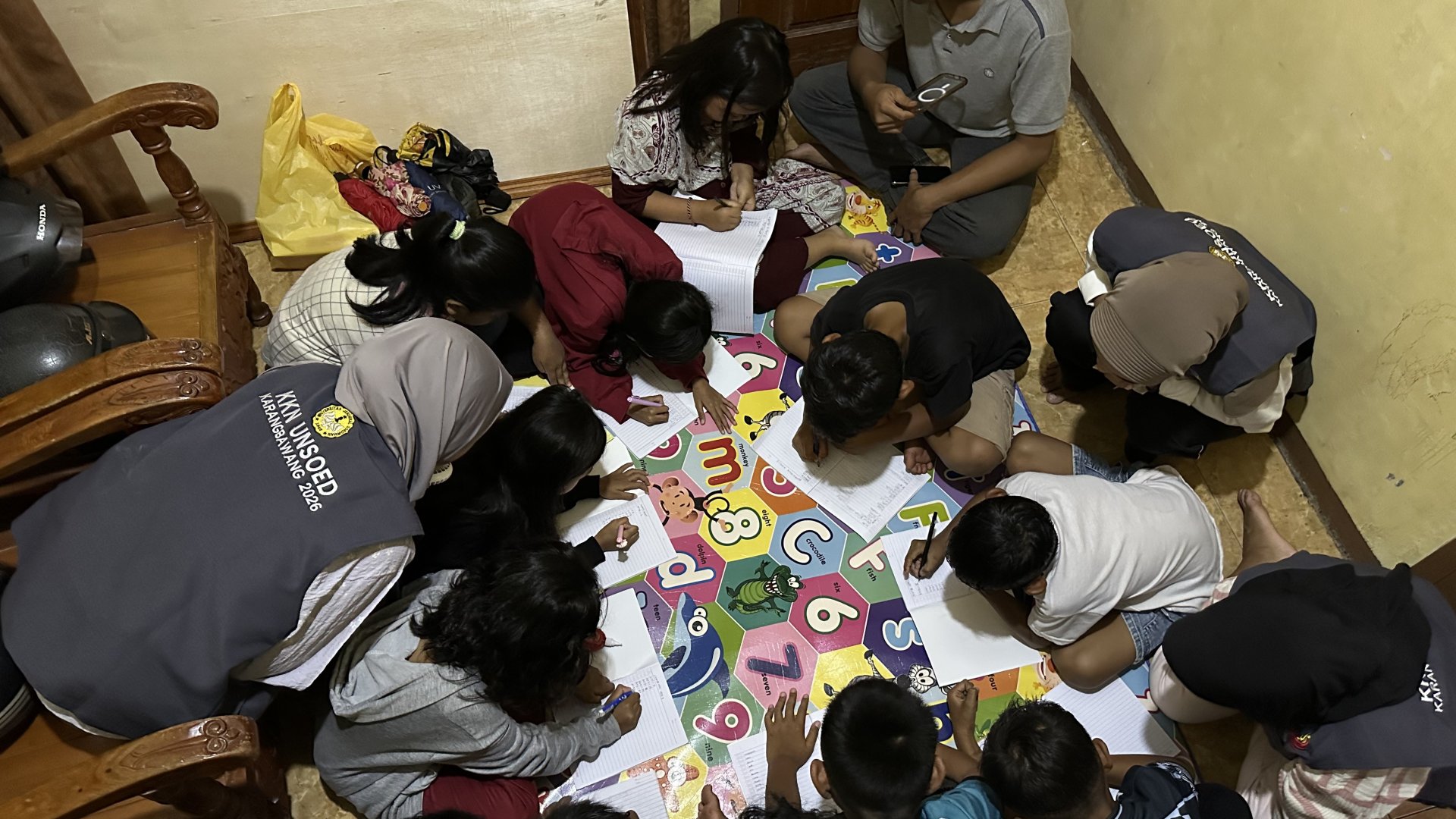 Kelas Cerdas Bersama Anak-anak Kelas I, II & III