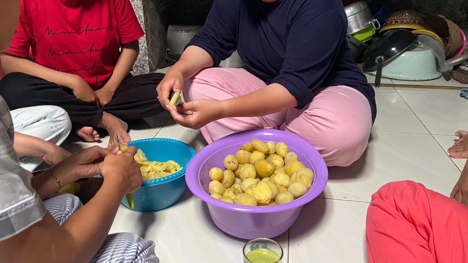 Kegiatan Bersih-Bersih Posko dan Membantu Untuk Persiapan Pengajian