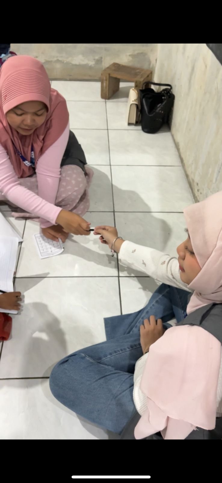 Mengajar Mengaji di Madrasah Diniyah Desa Erorejo