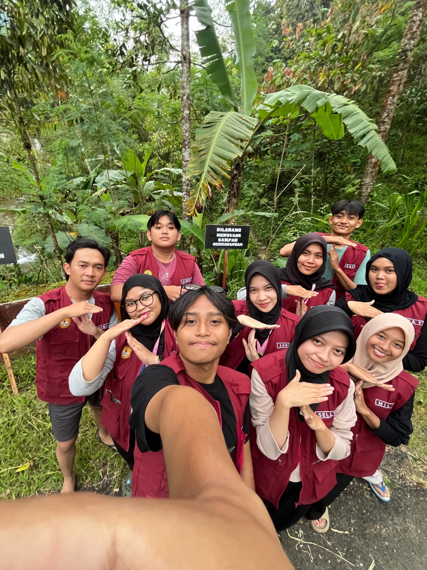 Pemasangan Plang Larangan Membuang Sampah Sembarangan