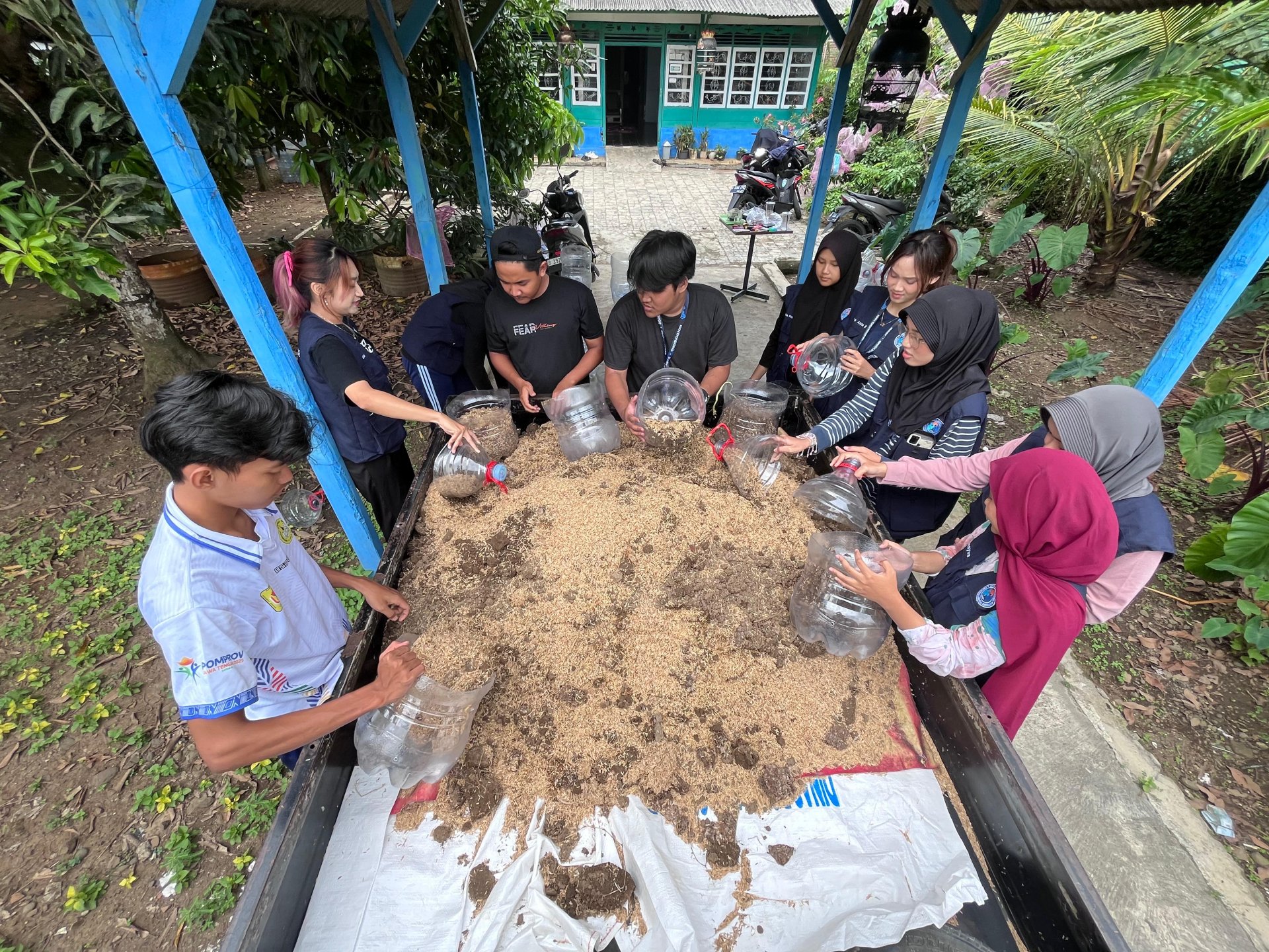 Menyiapkan media tanam