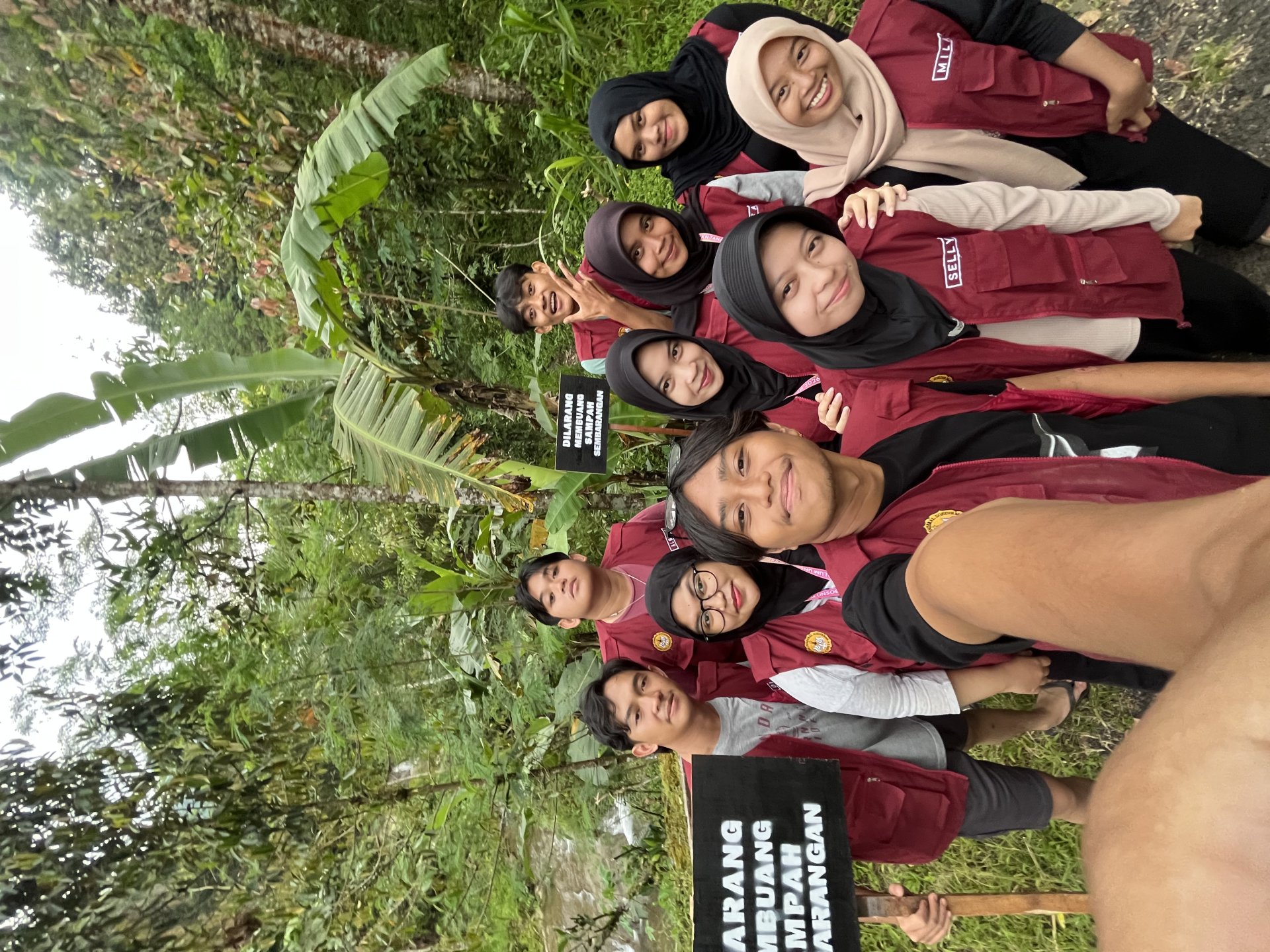 Pemasangan Plang Larangan Membuang Sampah Sembarangan