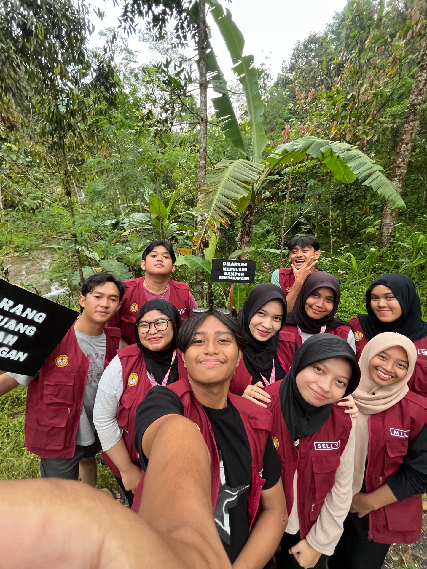 Pemasangan Plang Dilarang Membuang Sampah Sembarangan