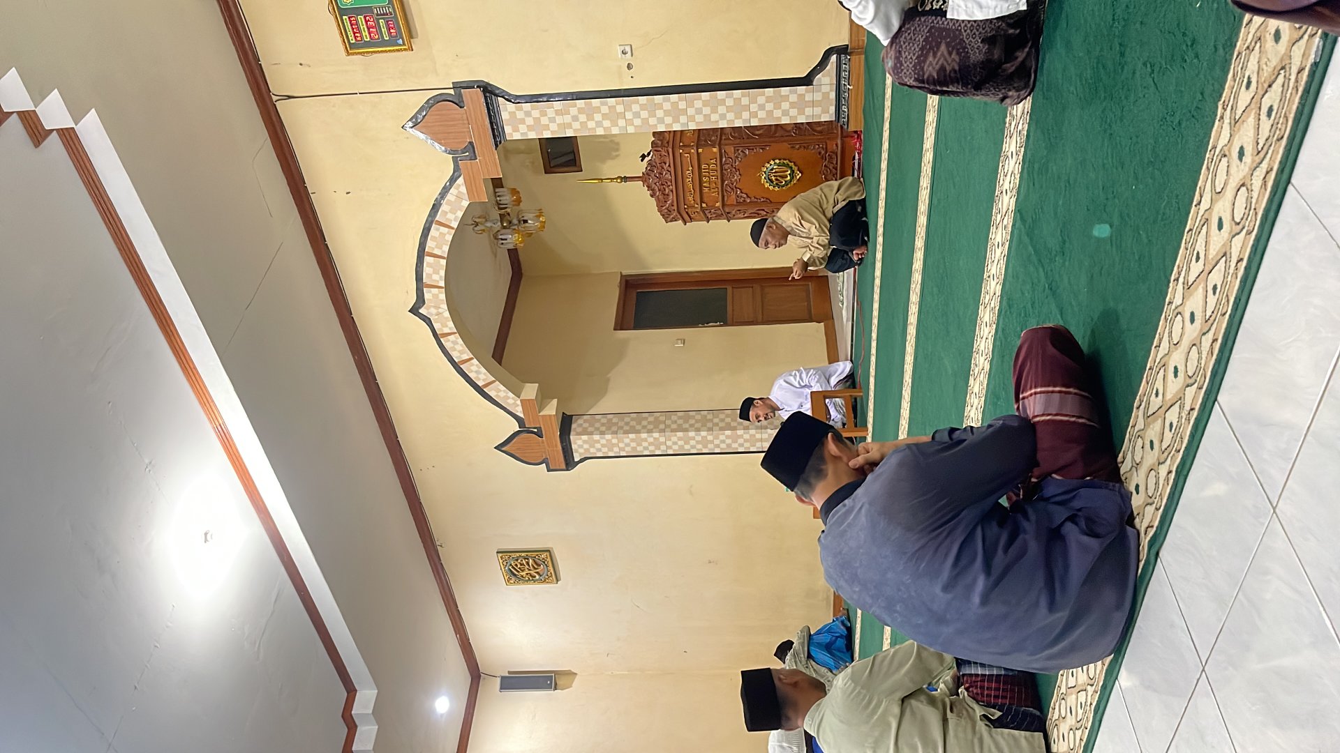 Mengikuti kegiatan kajian isra mi’raj bersama warga