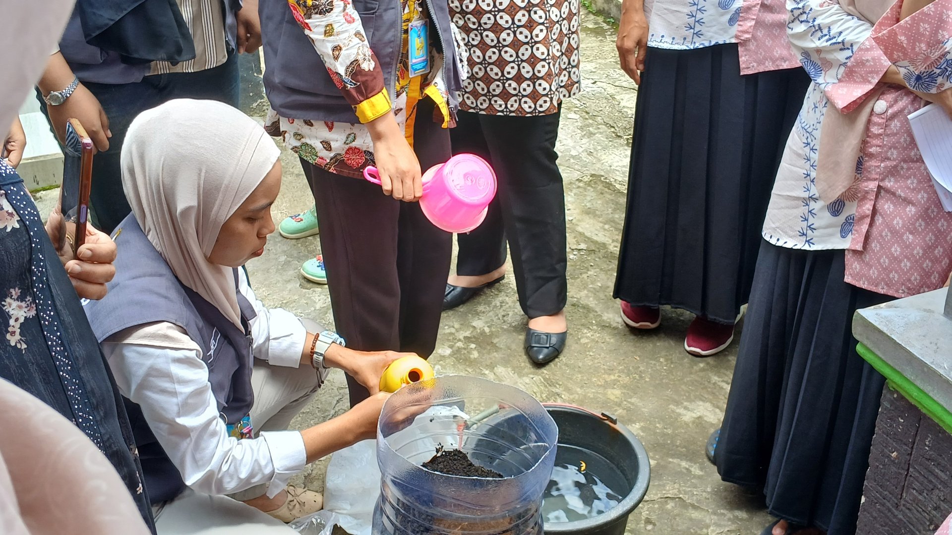 Sosialisasi Pembuatan Komposter Sederhana