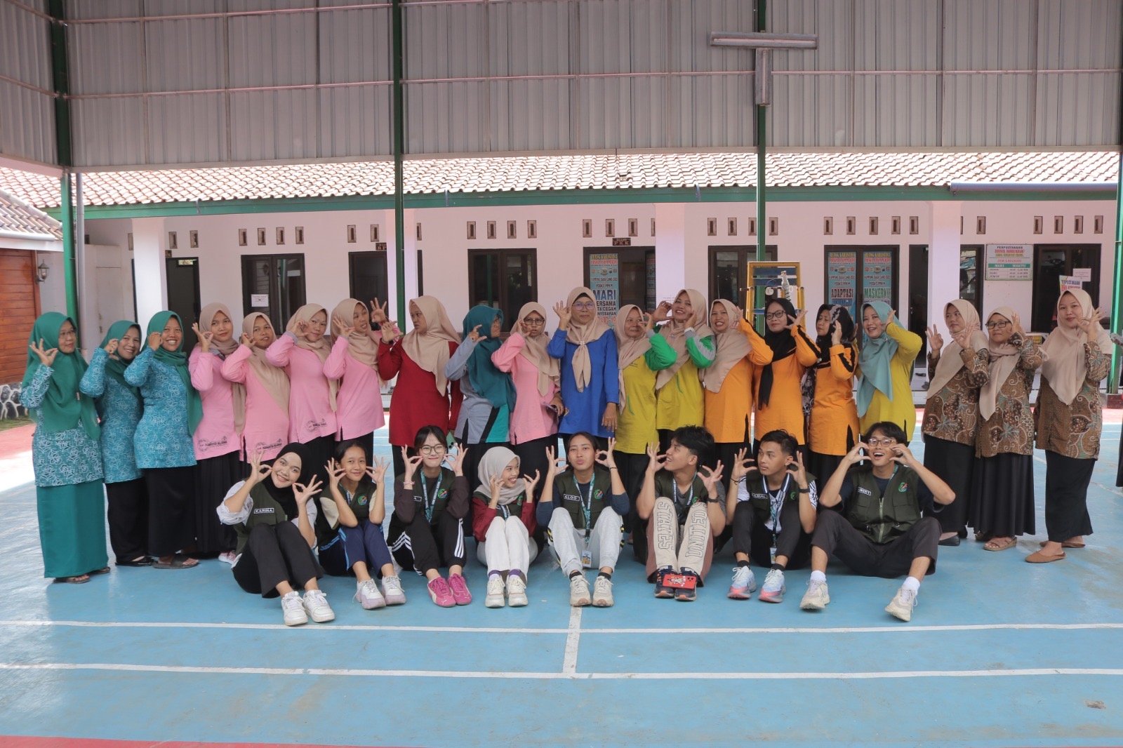 Aktivasi Gaya Hidup Sehat dan Penguatan Solidaritas Melalui Senam Pagi Bersama Kader PKK