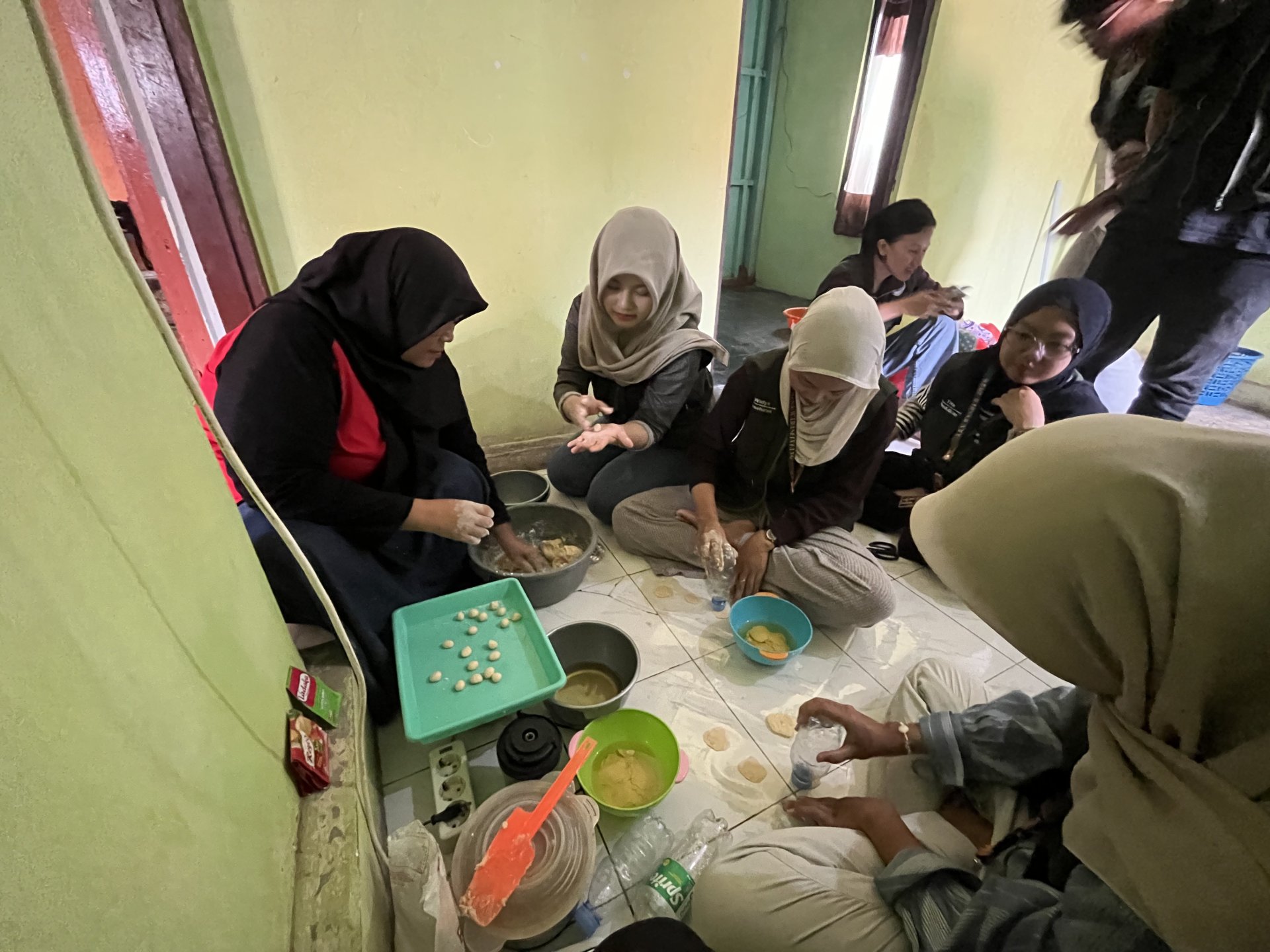 Kegiatan Produksi Kerupuk Ikan Lele Bersama UMKM Mina Jaya