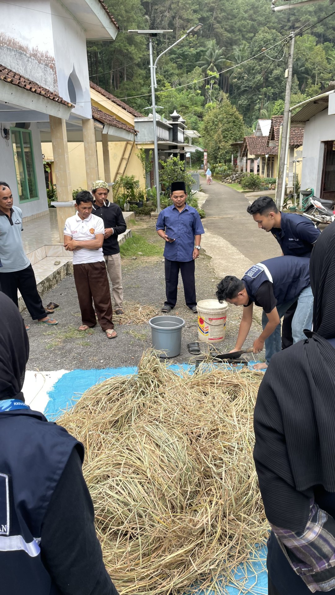 Sosialisasi pakan ternak alternatif dan pupuk cair organik