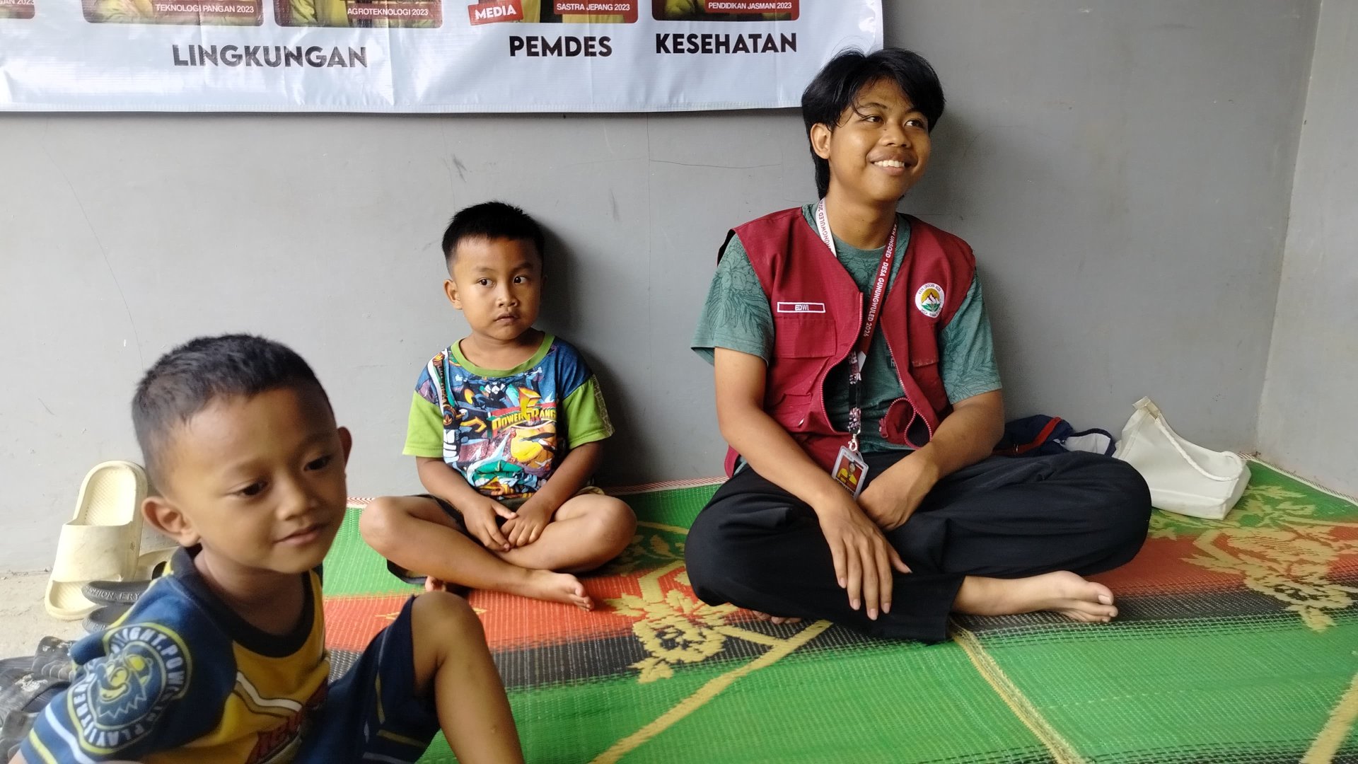 Bimbingan belajar bersama anak anak